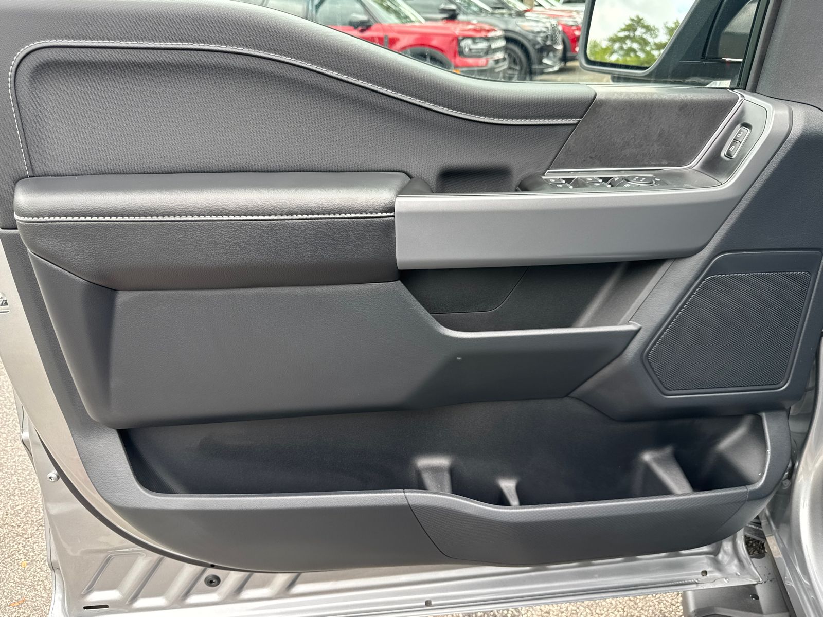 New 2025 Iconic Silver Metallic Ford XLT image 11