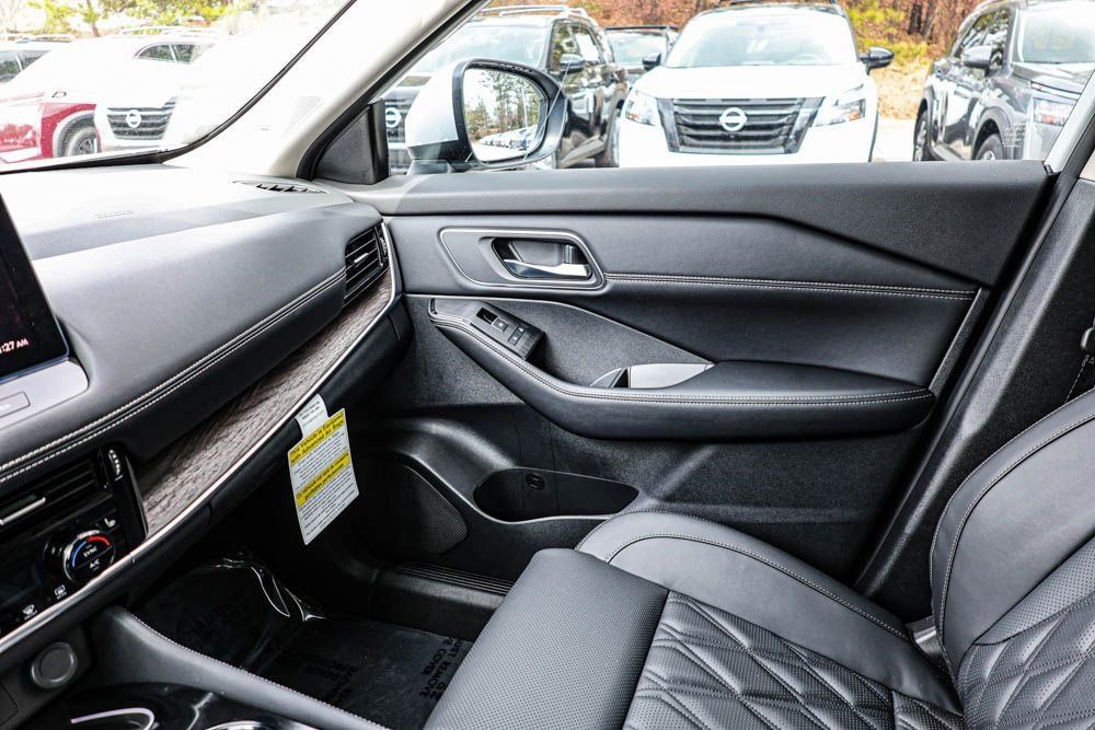 2025 Nissan Rogue Platinum photo 47