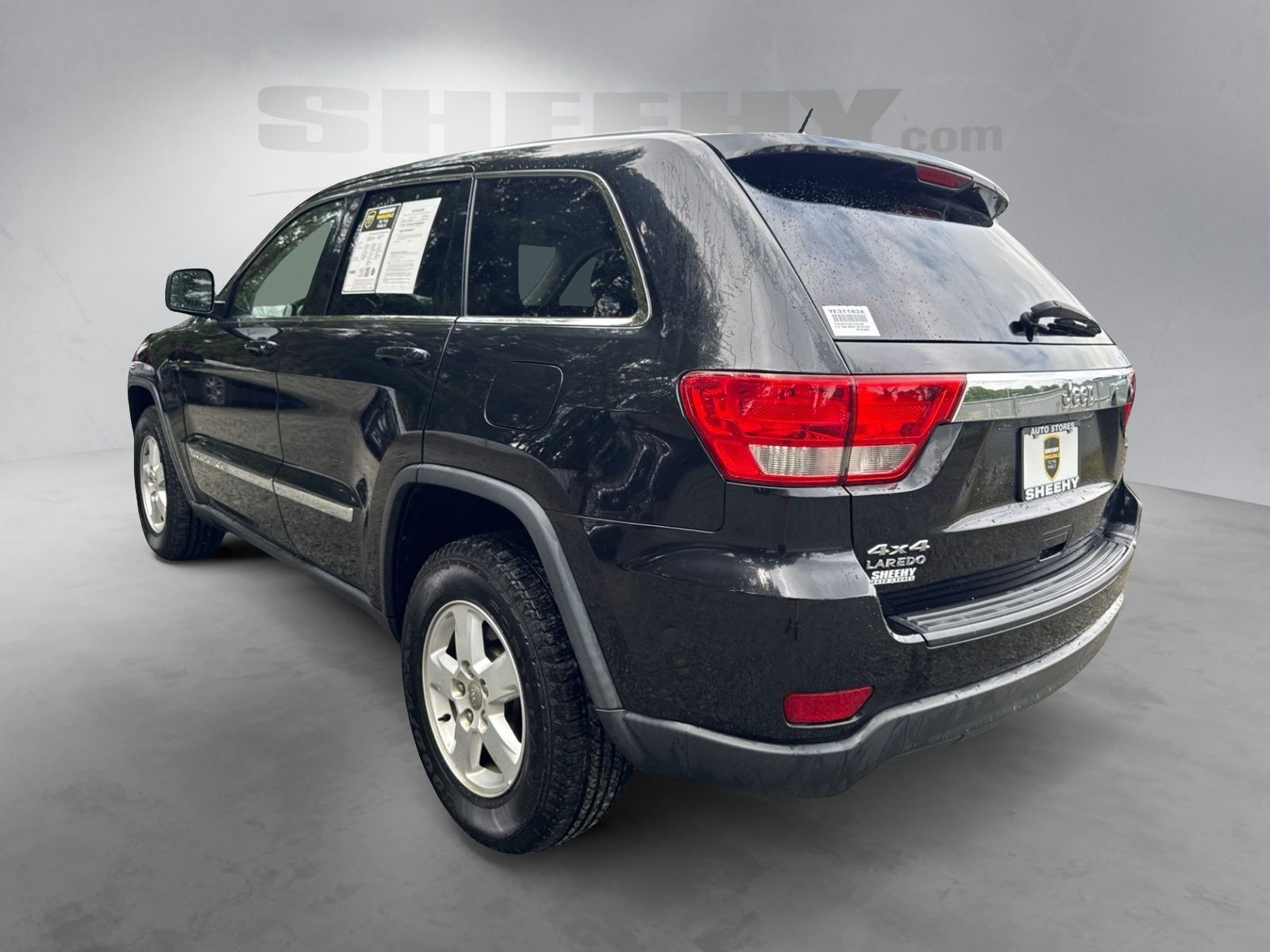 Used 2012 Brilliant Black Crystal Pearlcoat Jeep Laredo image 11