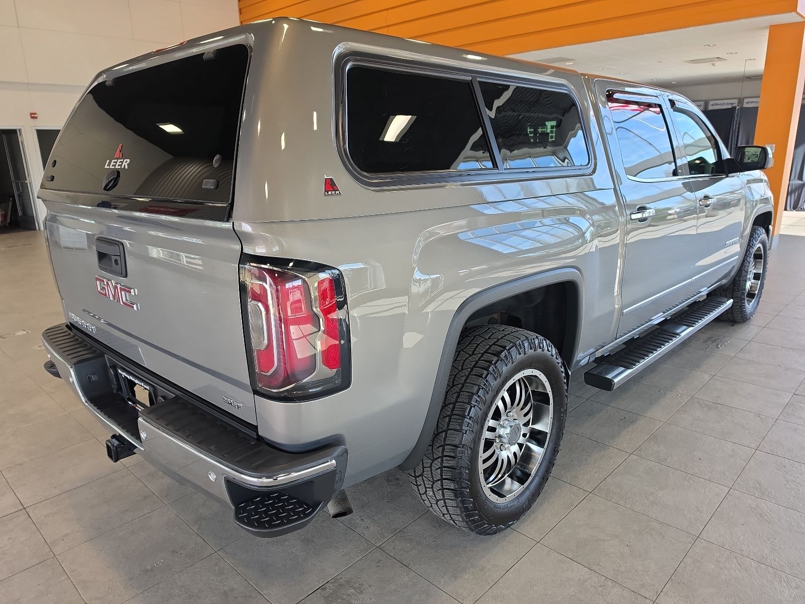 View vehicle photo 7