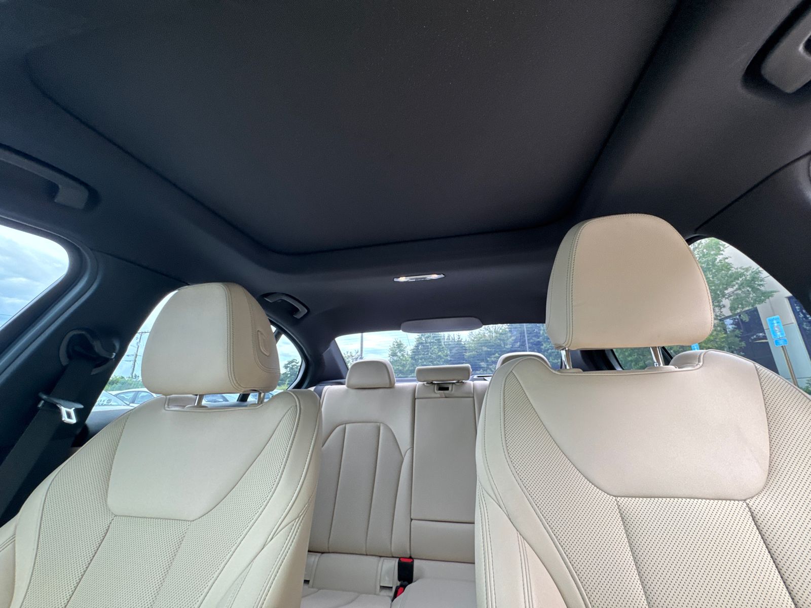 Used 2025 Blue BMW 330i image 31