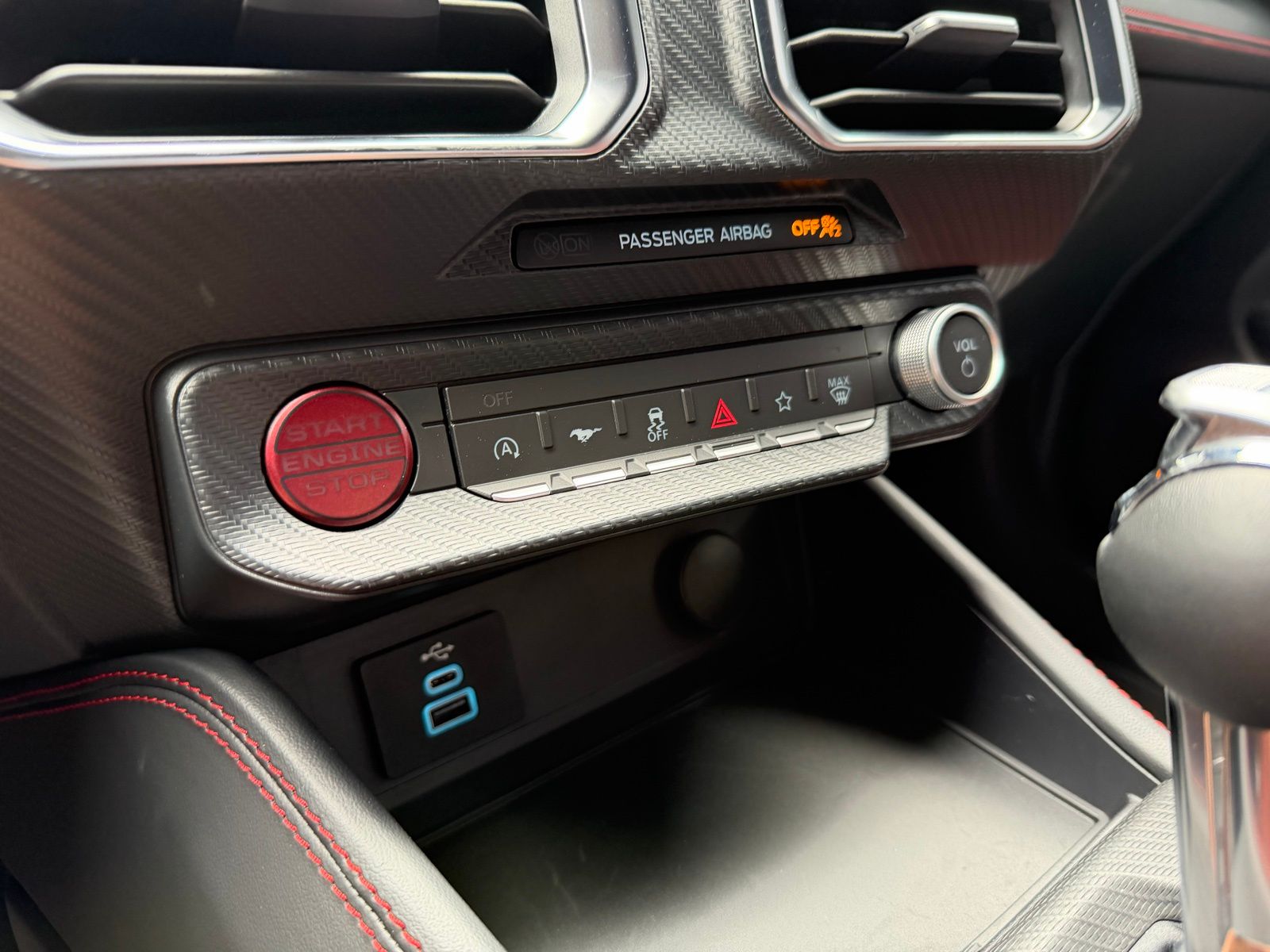 2025 Ford Mustang image 18