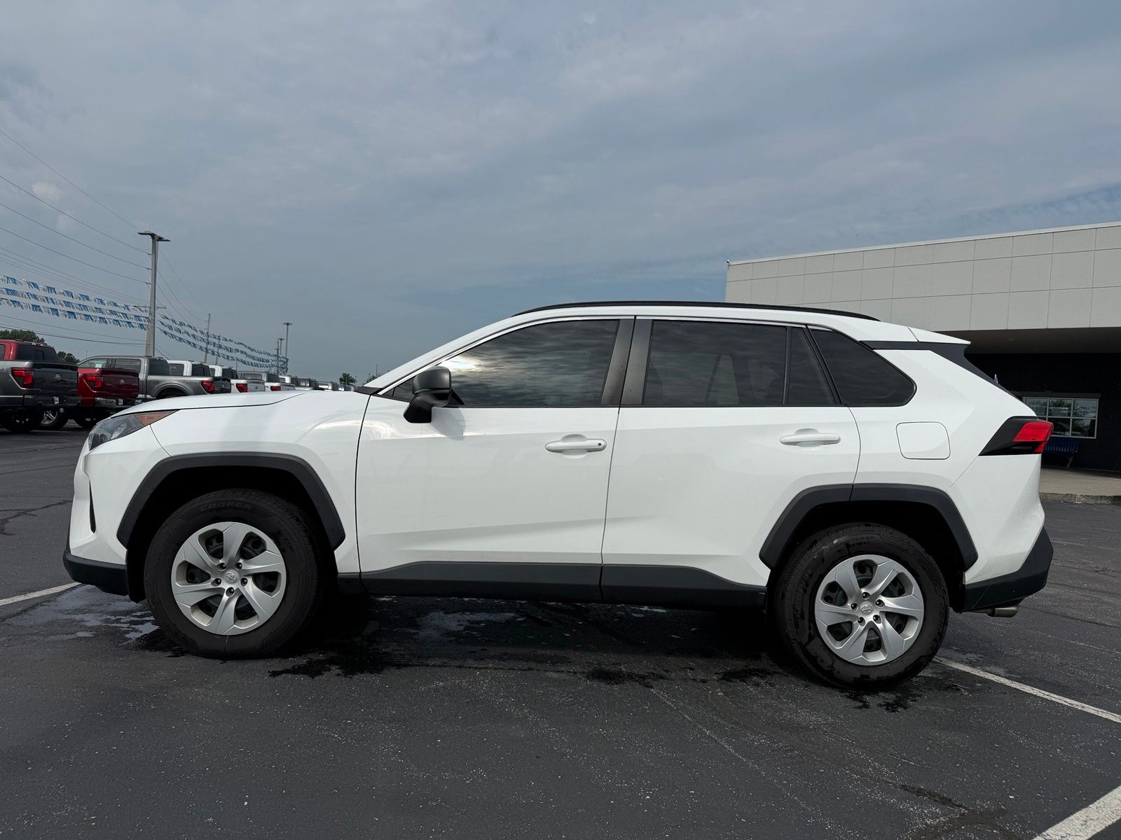 2020 Toyota RAV4 image 5