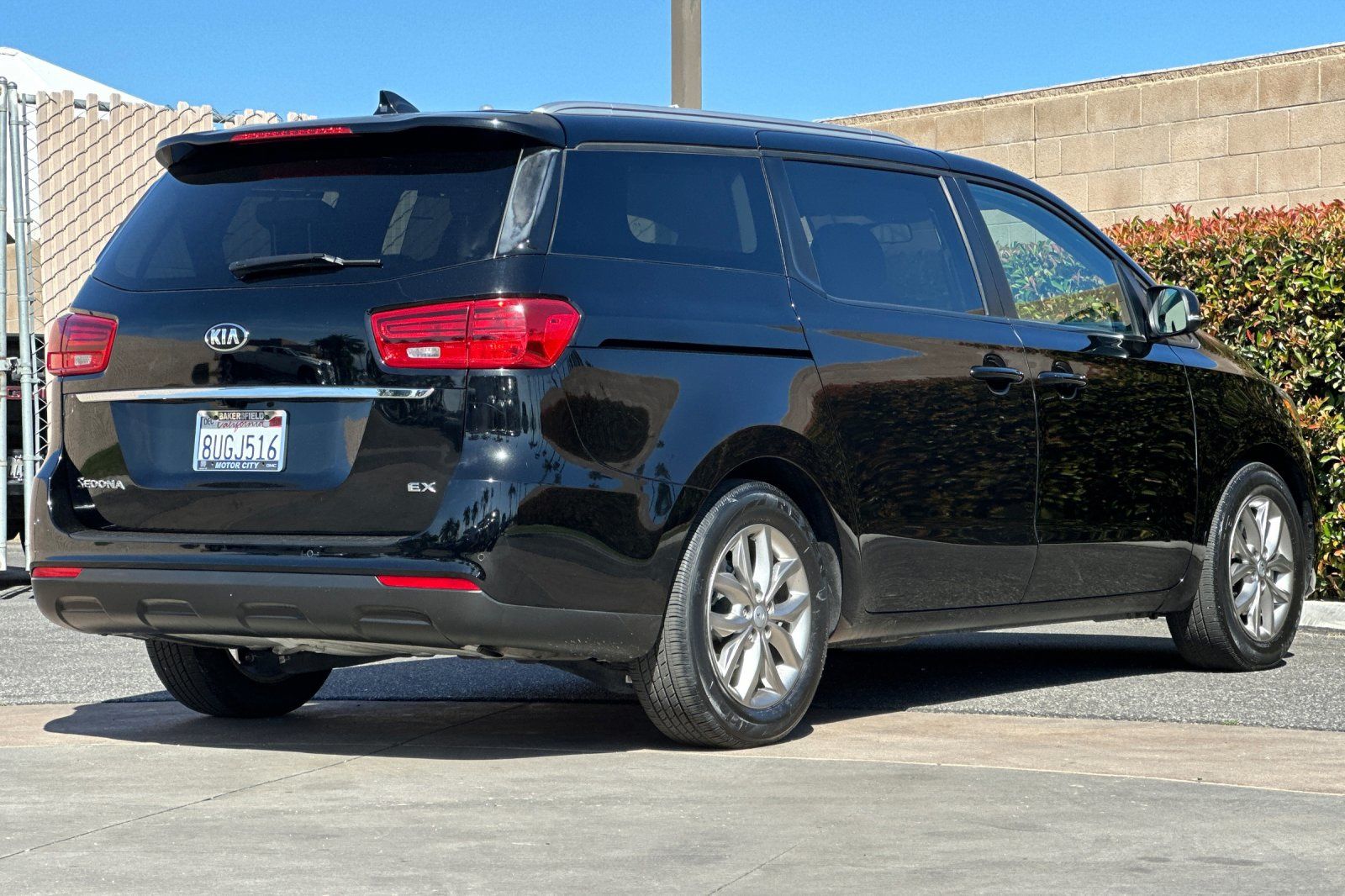 View vehicle photo 4