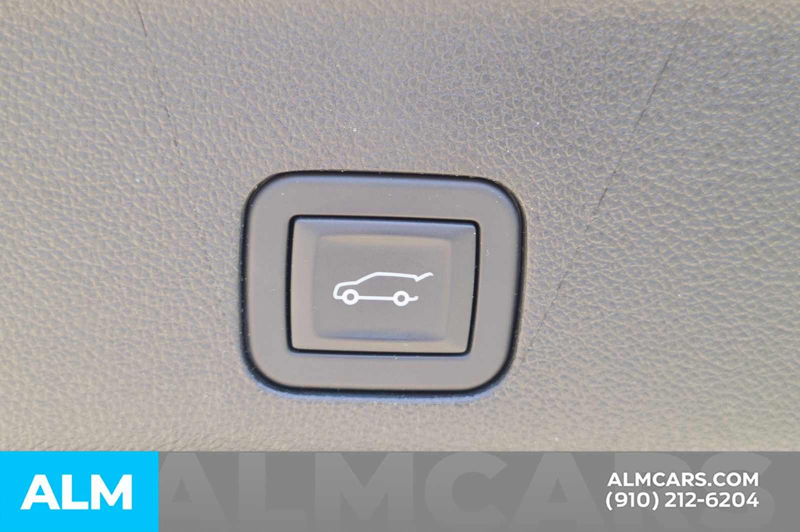Used 2025 Summit White GMC Denali image 10