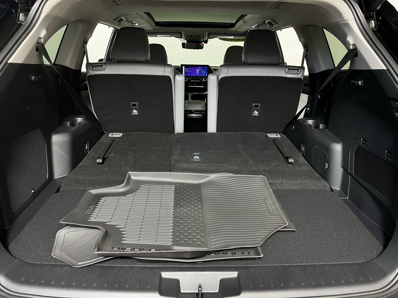 Thumbnail: 2026 Toyota Highlander - 31