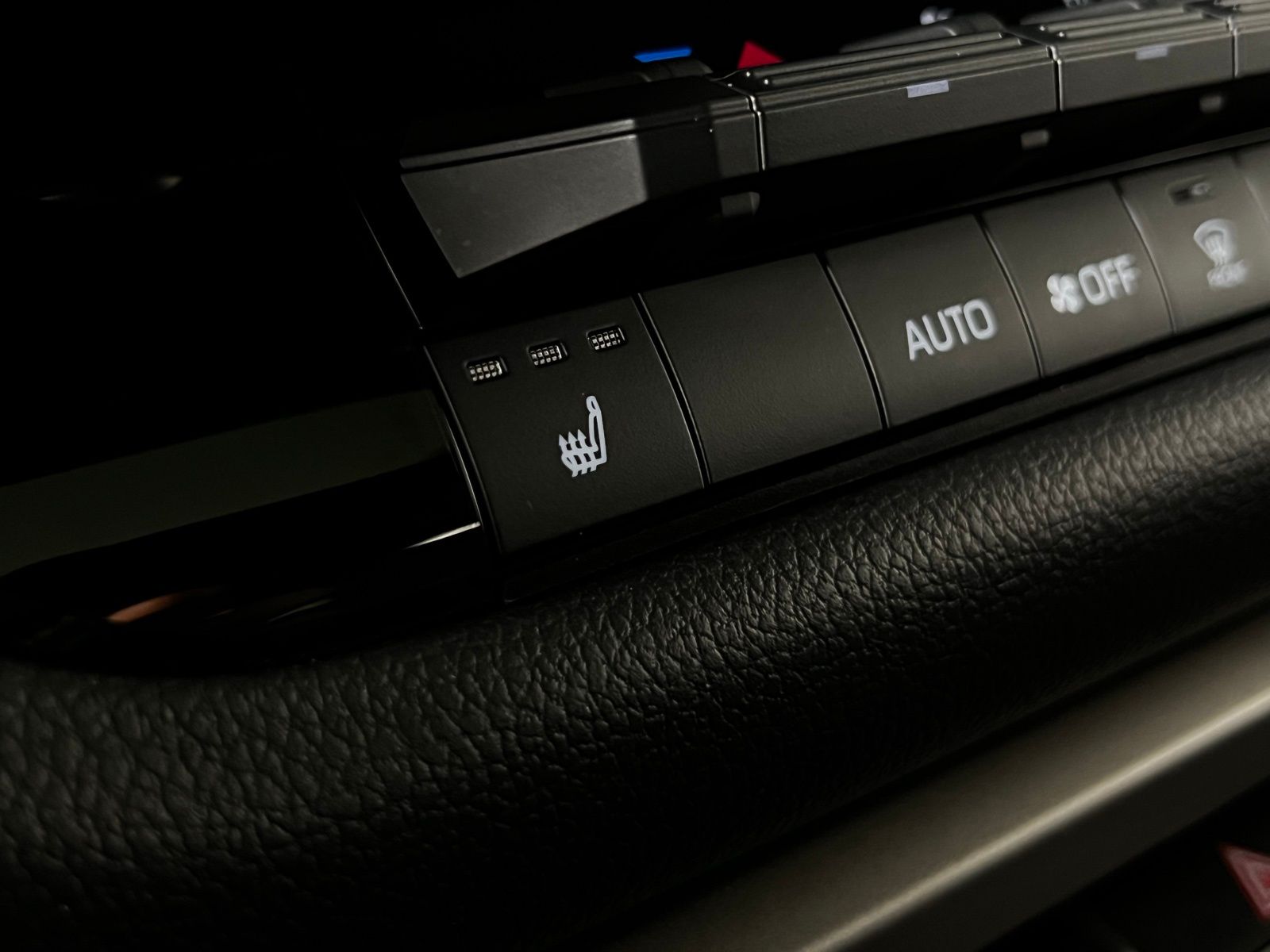 Thumbnail: 2025 Toyota Sequoia - 21