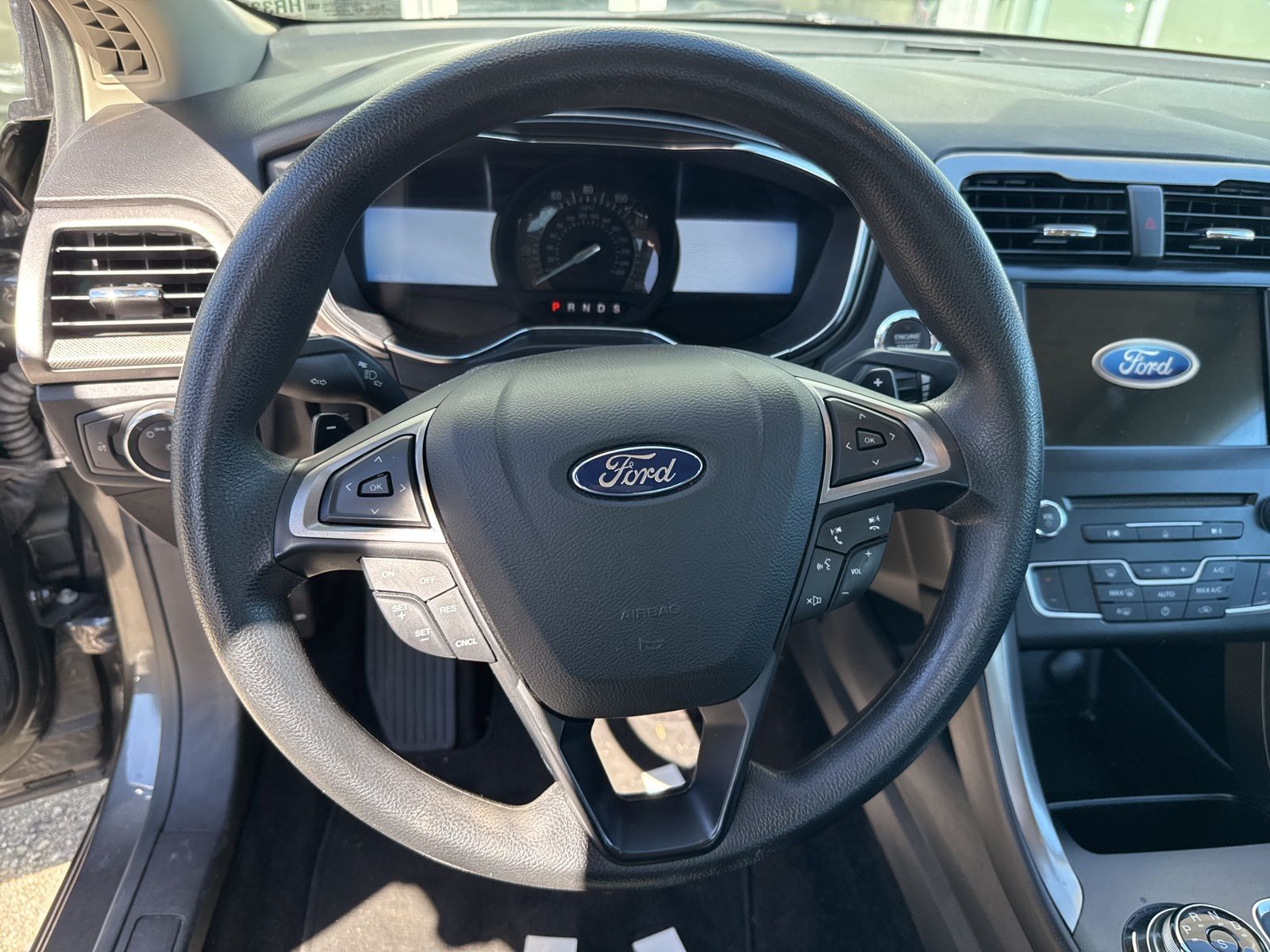 Used 2017 Gray Ford SE image 11