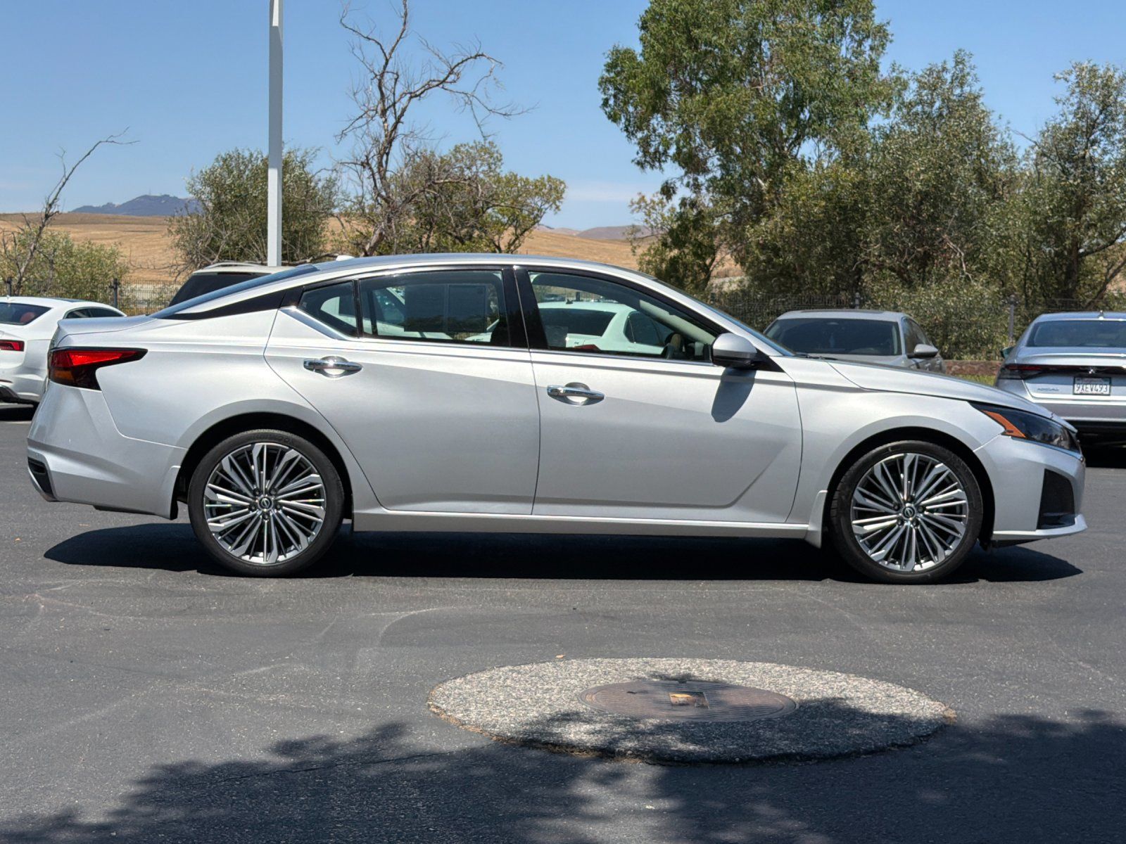 2024 Nissan Altima 2.5 SL — full photo 7 of 27