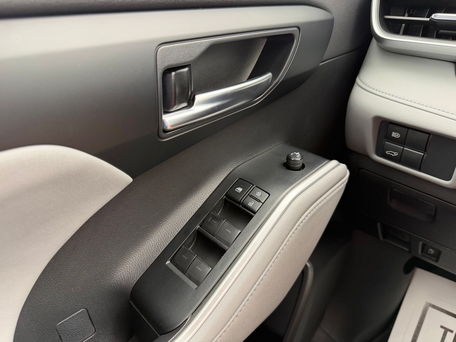 2021 Toyota Highlander image 26