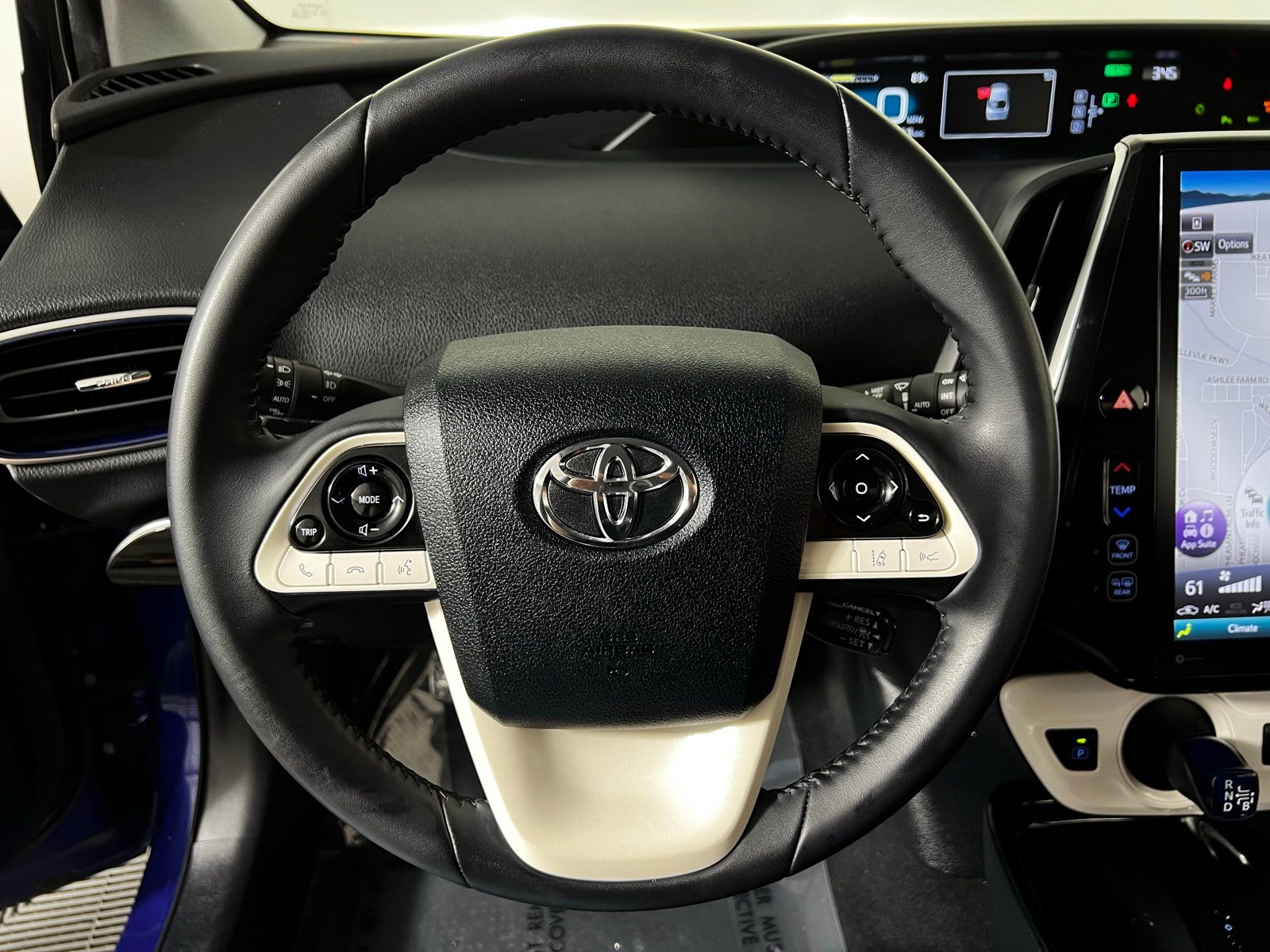 Thumbnail: 2018 Toyota Prius - 15