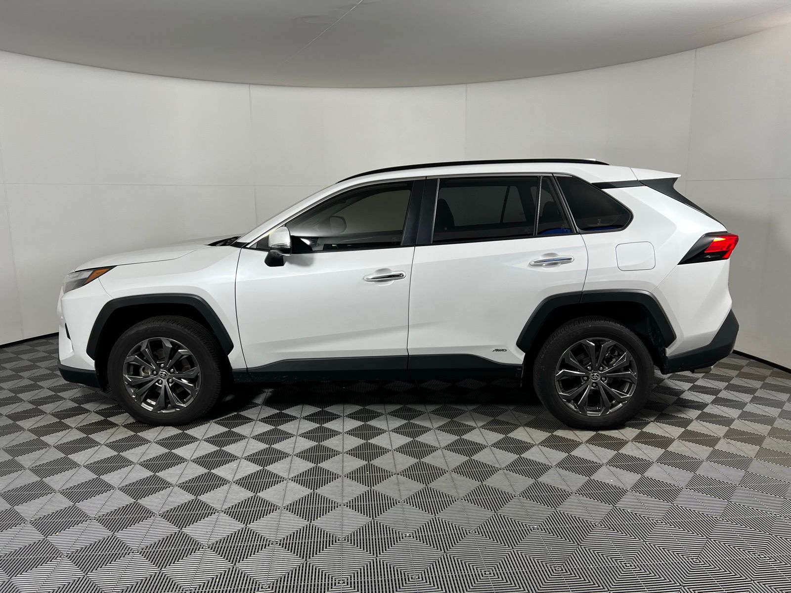 Thumbnail: 2024 Toyota RAV4 - 8