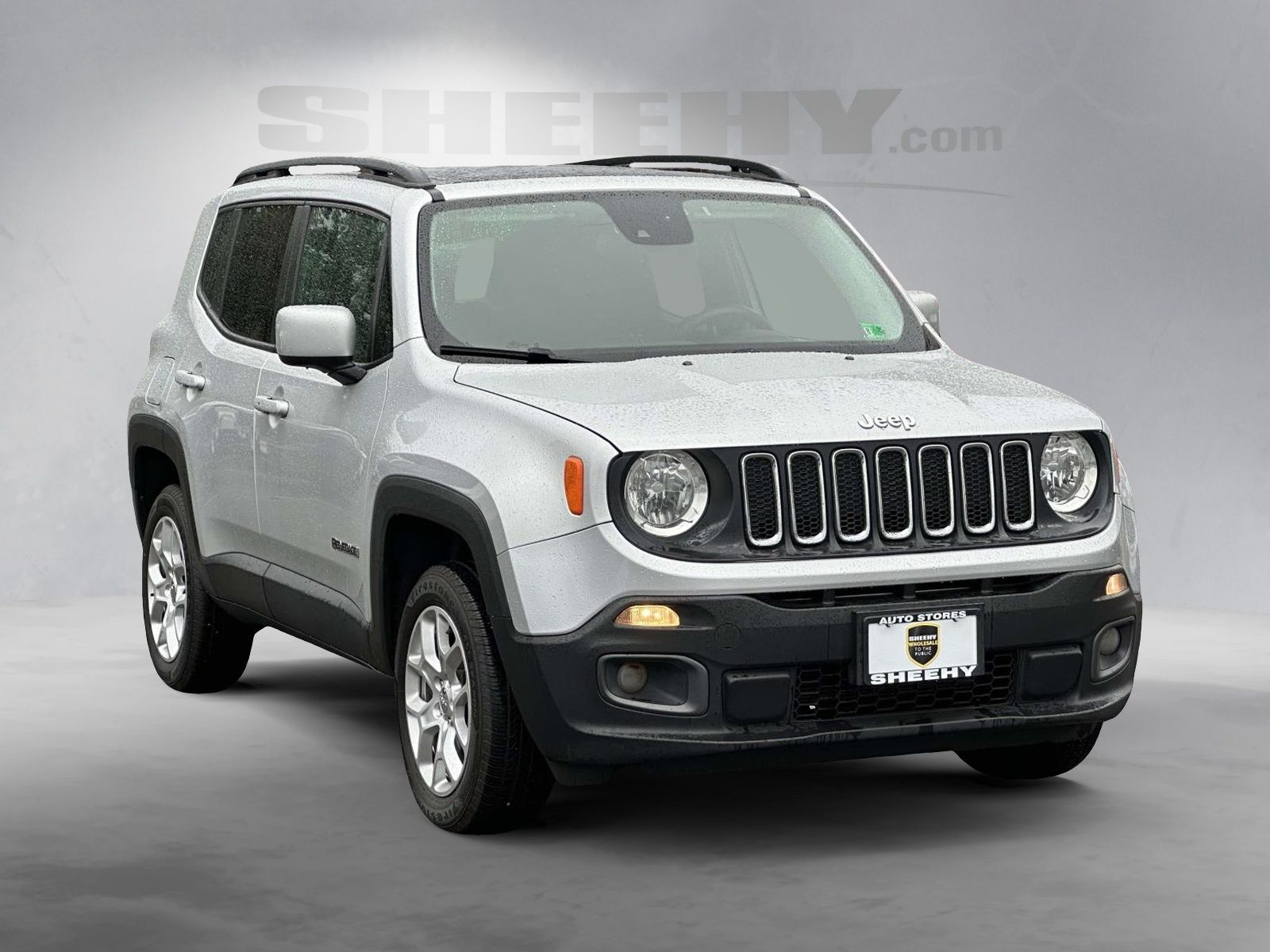Used 2016 Silver Jeep Latitude image 2