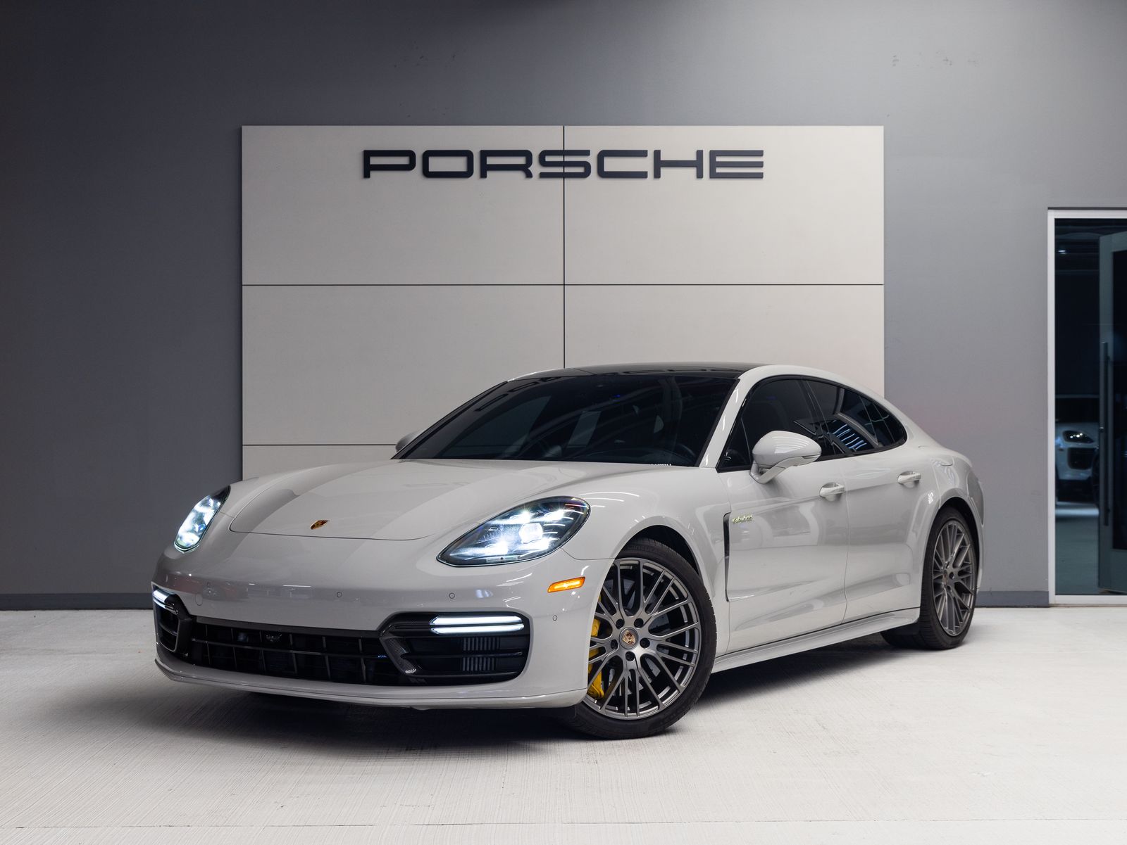 2022 Porsche Panamera Turbo S AWD