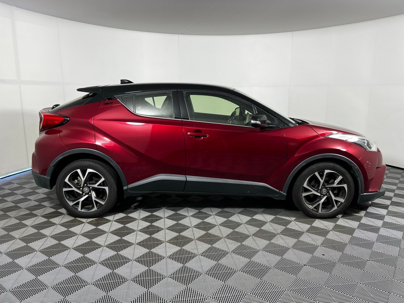 Thumbnail: 2019 Toyota C-HR - 4