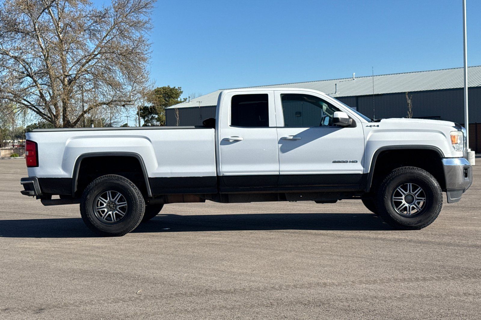 View vehicle photo 3