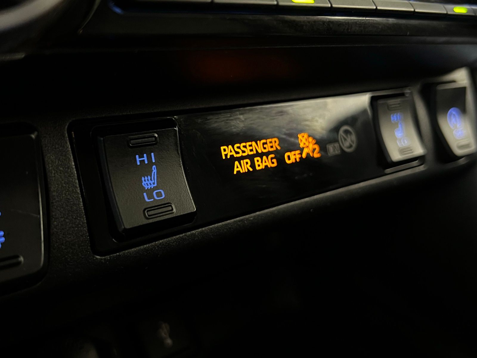 Thumbnail: 2020 Toyota RAV4 - 21