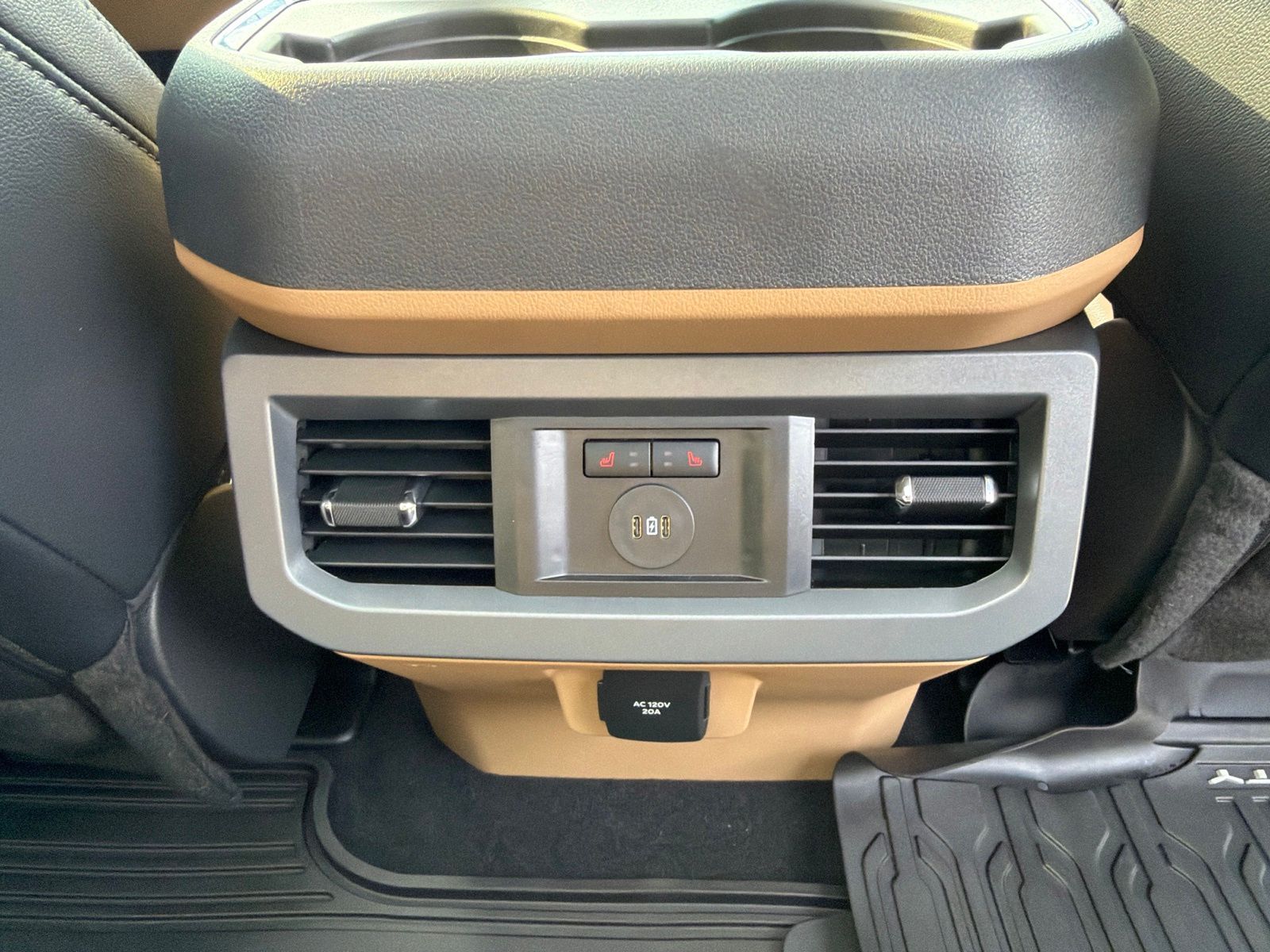 Certified Used 2025 Agate Black Metallic Ford Lariat image 19