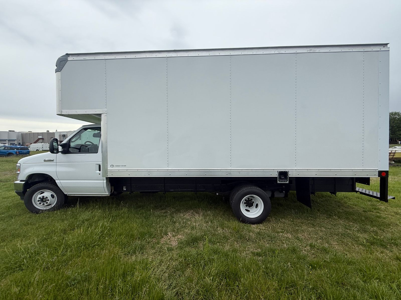 New 2027 Oxford White Ford DRW image 13