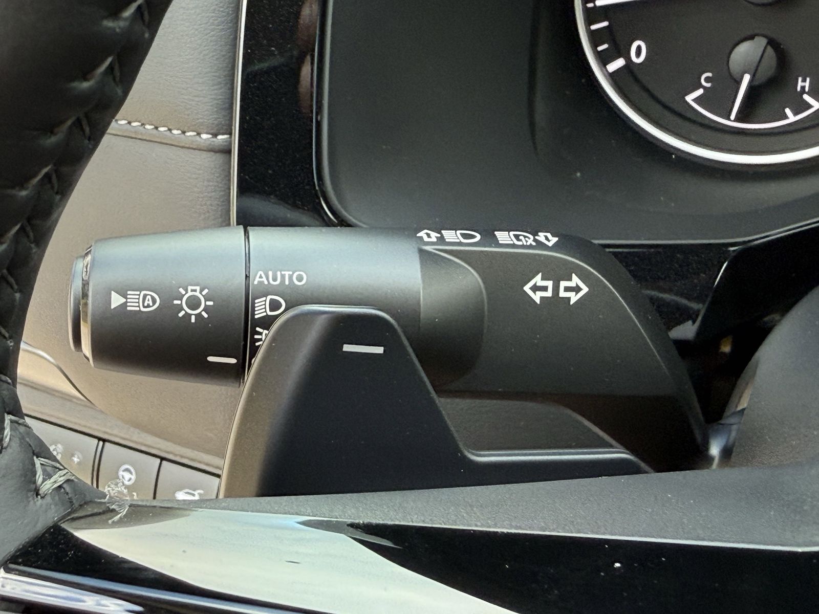 2025 Nissan Pathfinder SL photo 16