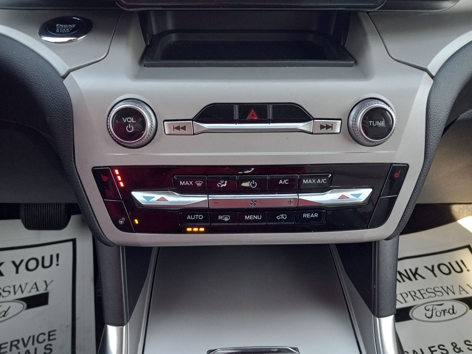 2024 Ford Explorer image 24