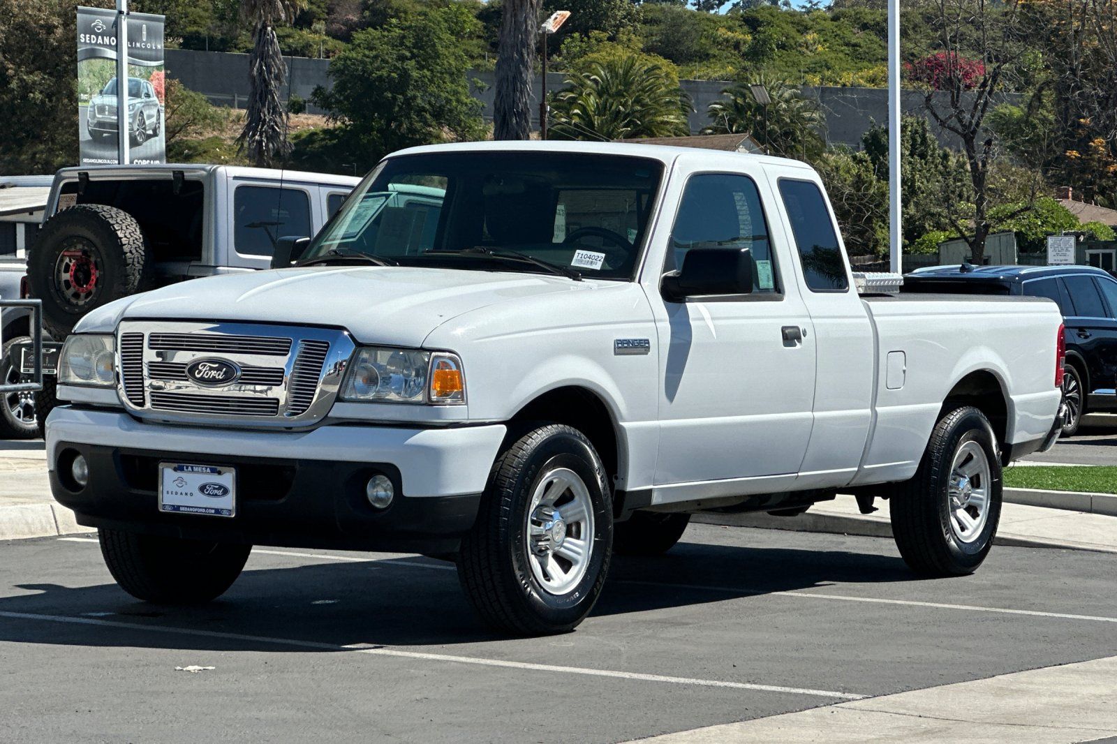 View vehicle photo 7