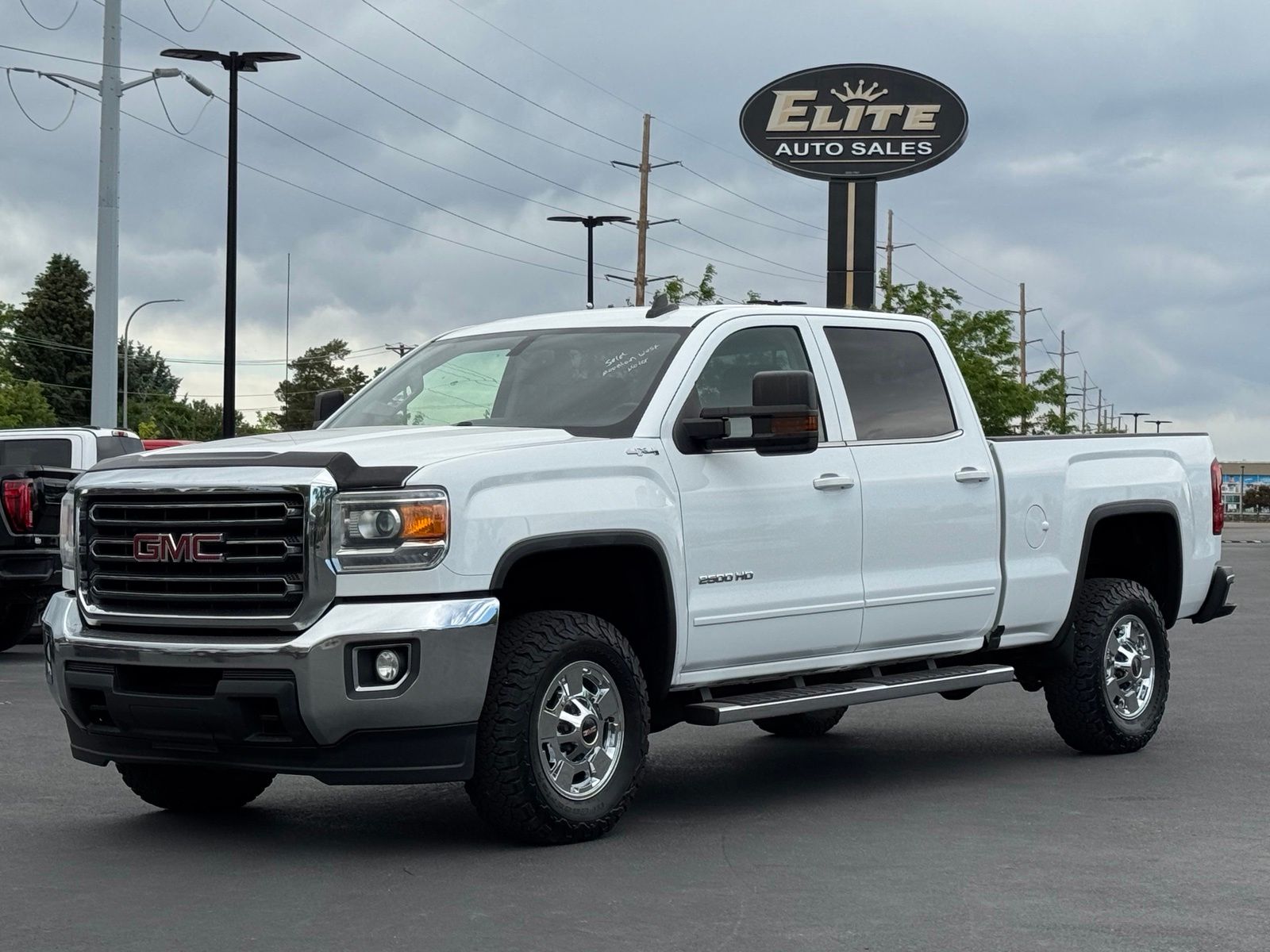 White 2019 GMC Sierra 2500HD SLE Crew Cab 4WD Pickup Truck Four-Wheel Drive 6-Speed Automatic Overdrive