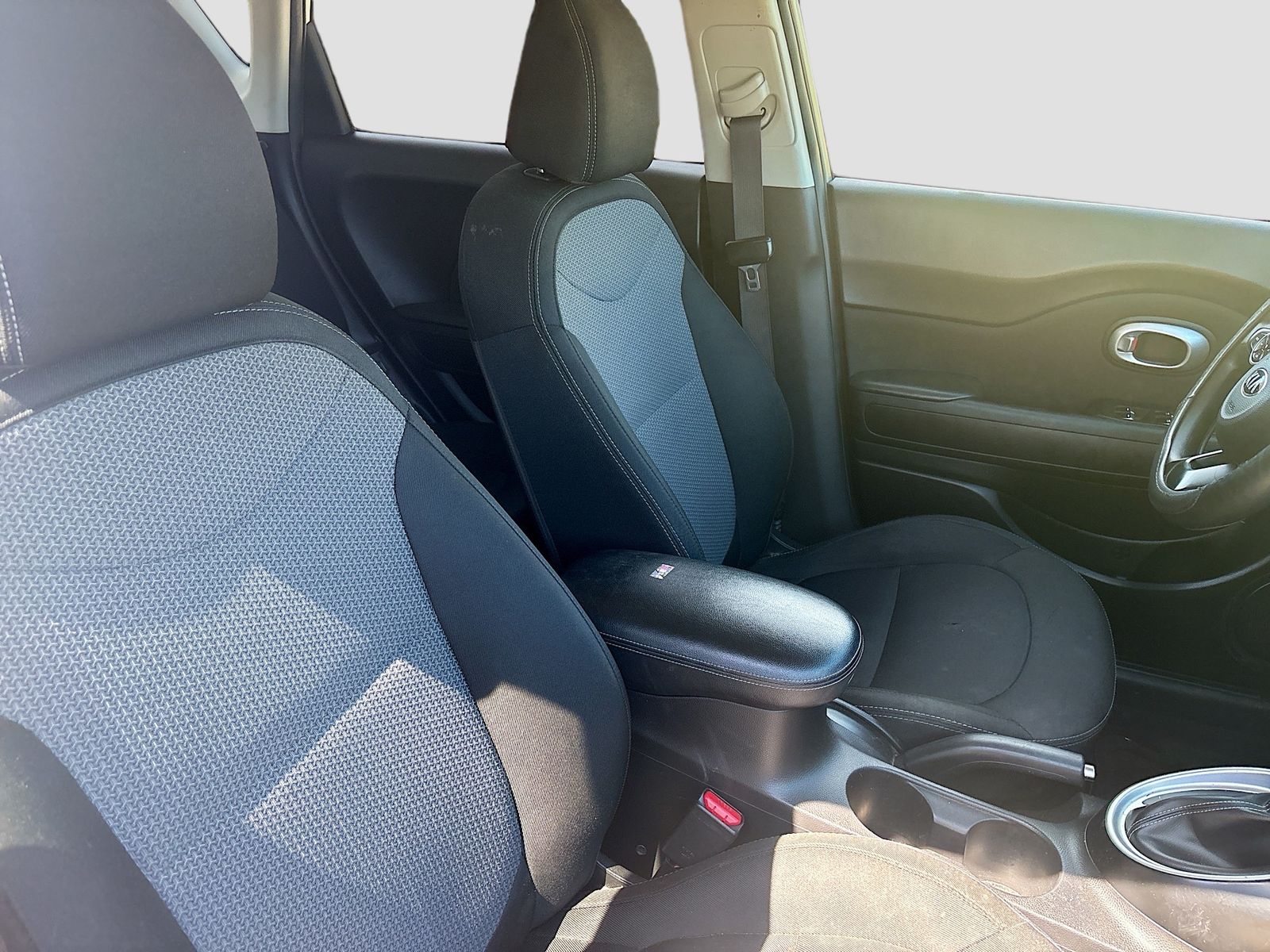 Used 2018 Gray Kia Plus image 25