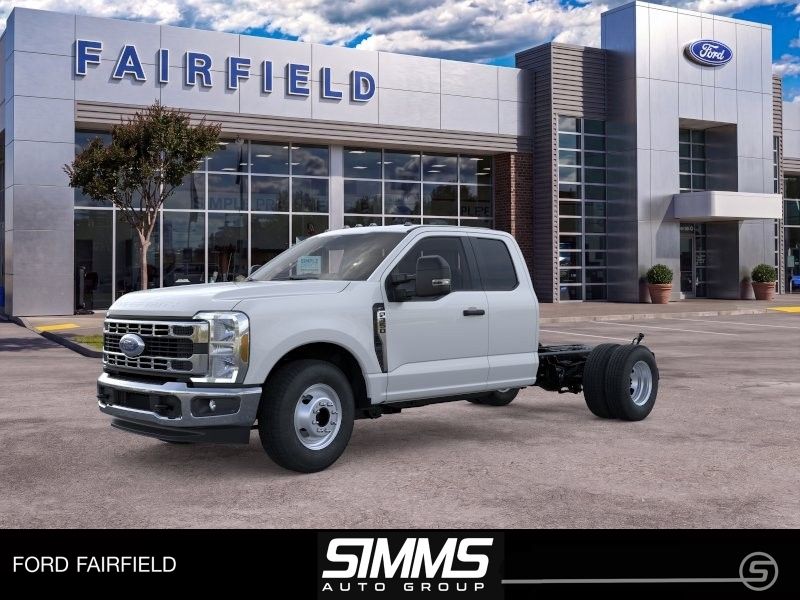 Oxford White 2026 Ford F-350 Super Duty Chassis Pickup Truck 4X2 Automatic