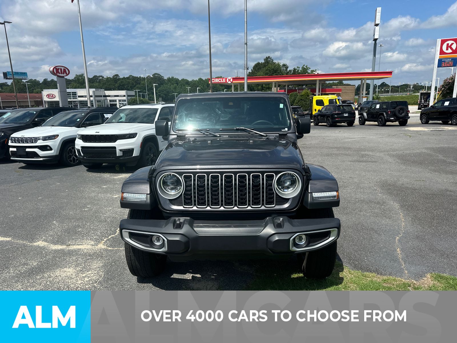 Used 2025 Gray Jeep Sahara image 3