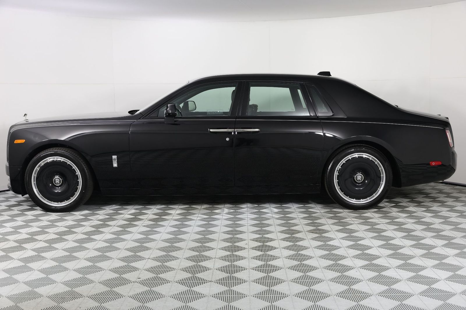 Black Diamond 2026 Rolls-Royce Phantom RWD Sedan Rear-Wheel Drive 8-Speed Automatic