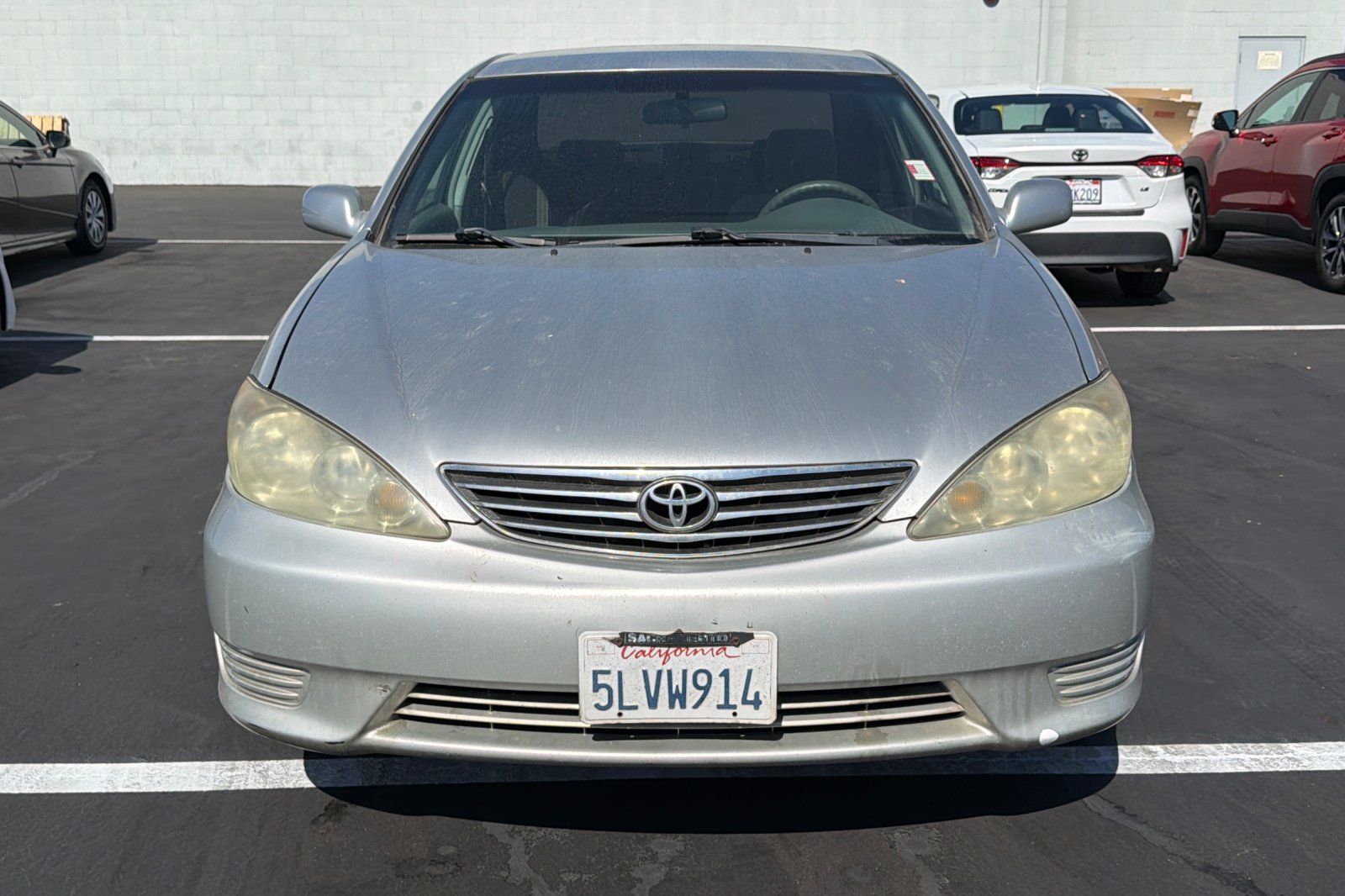 Used 2005 Silver Toyota LE image 3