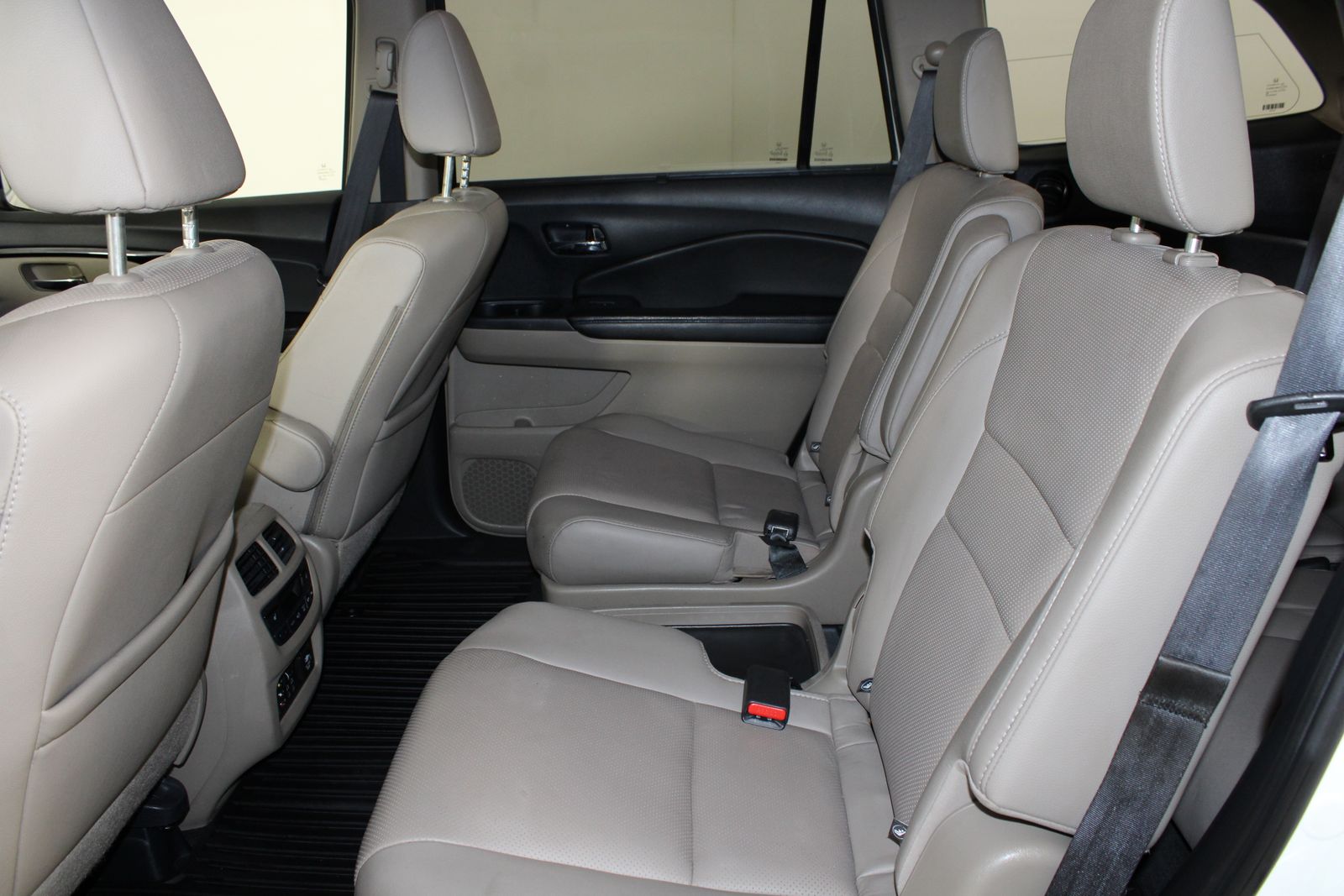 Used 2017 White Honda Elite image 9