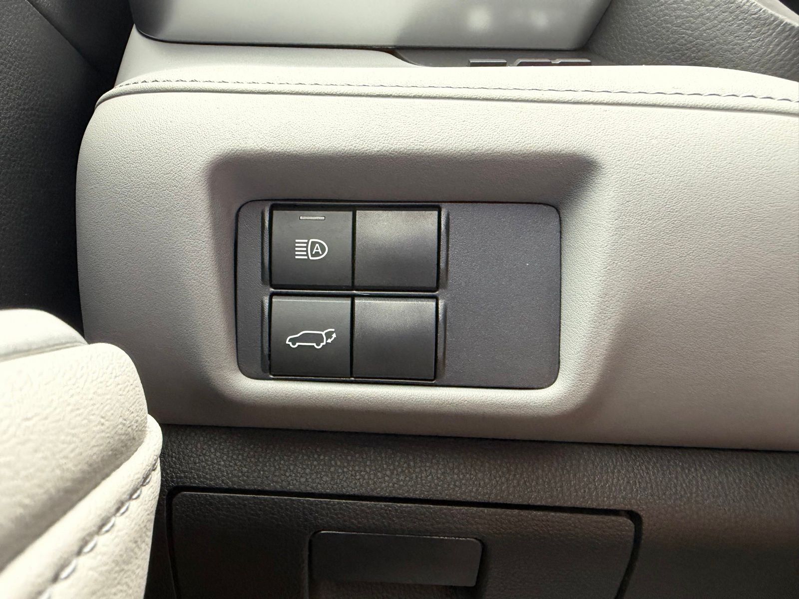 2021 Toyota Highlander image 25