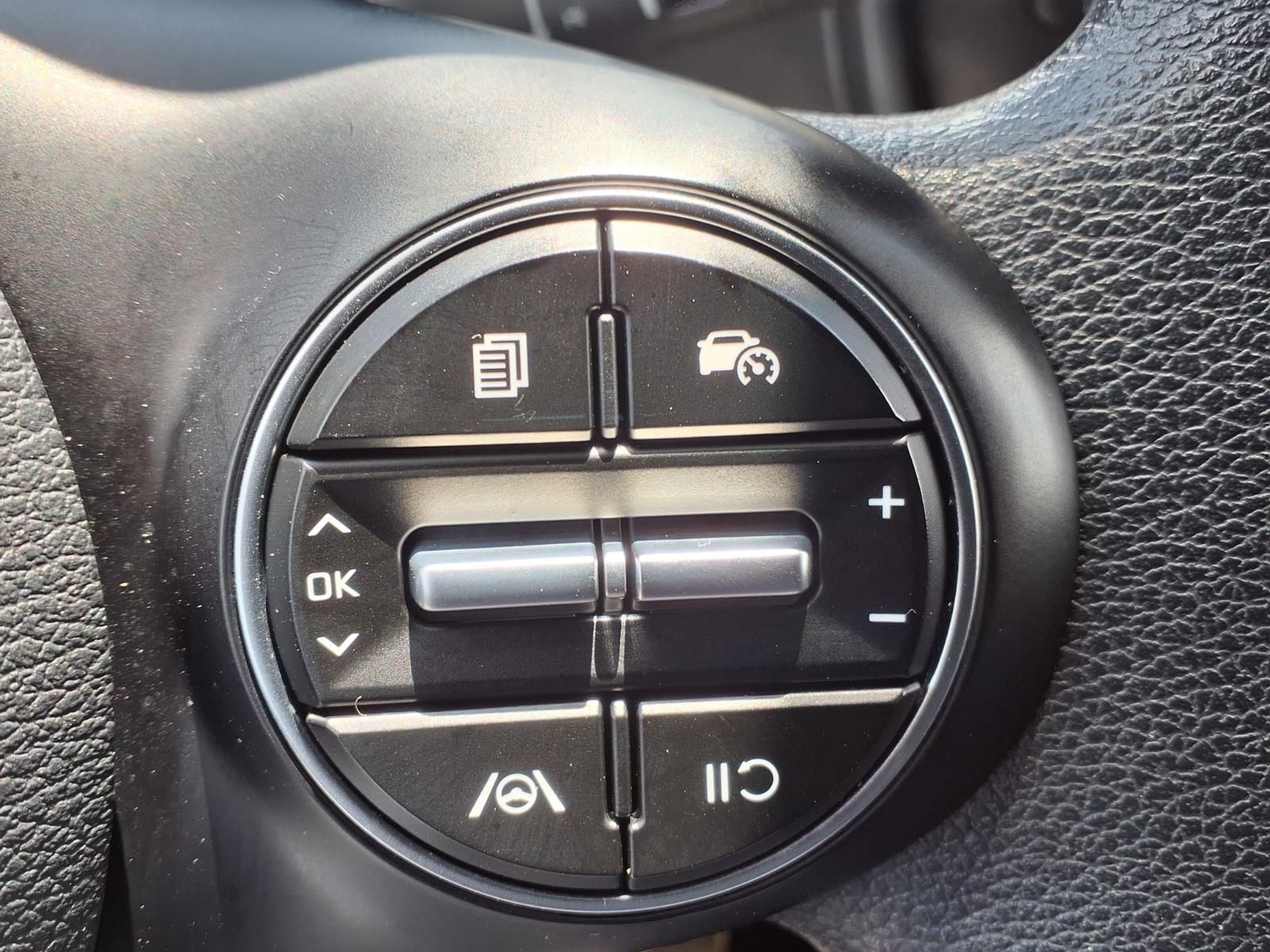 2025 Kia Soul LX White at Community Kia