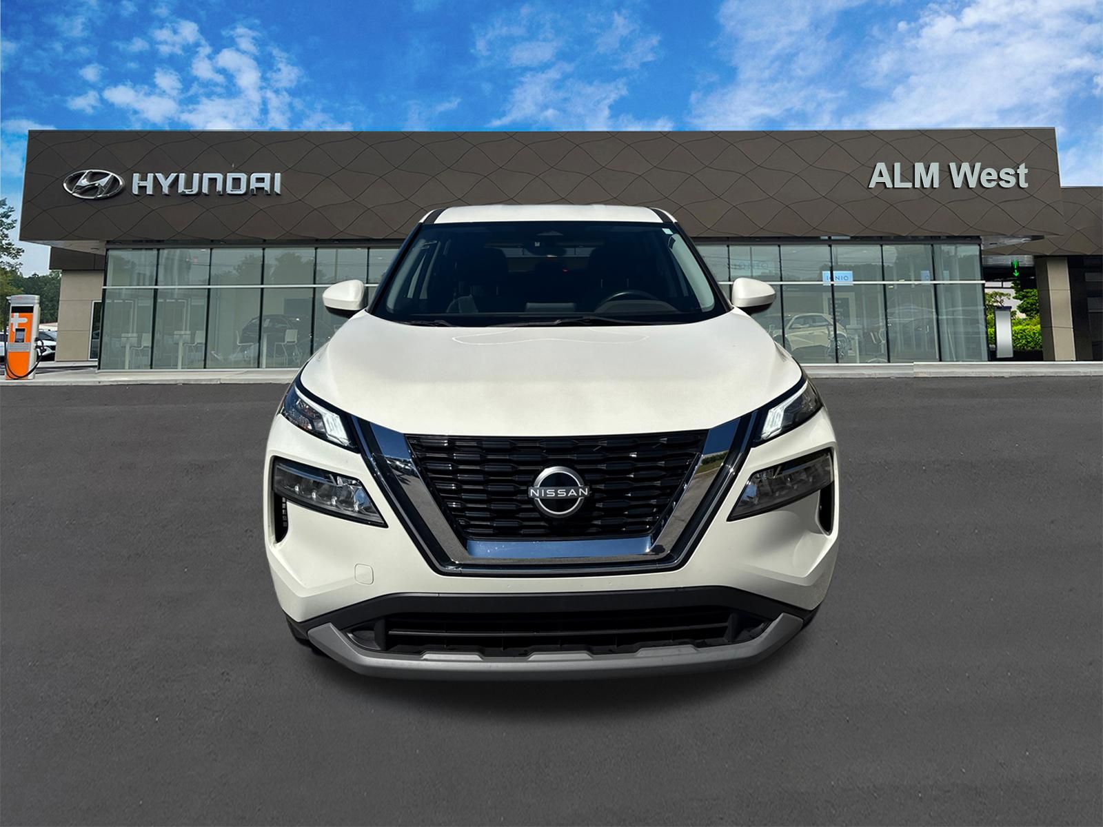Used 2023 White Nissan SV image 2