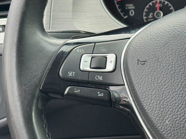 Used 2017 Blue Volkswagen TSI SE 4-Door image 18