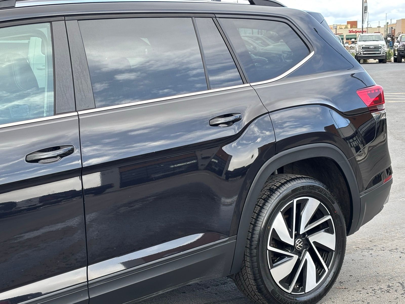 View vehicle photo 7