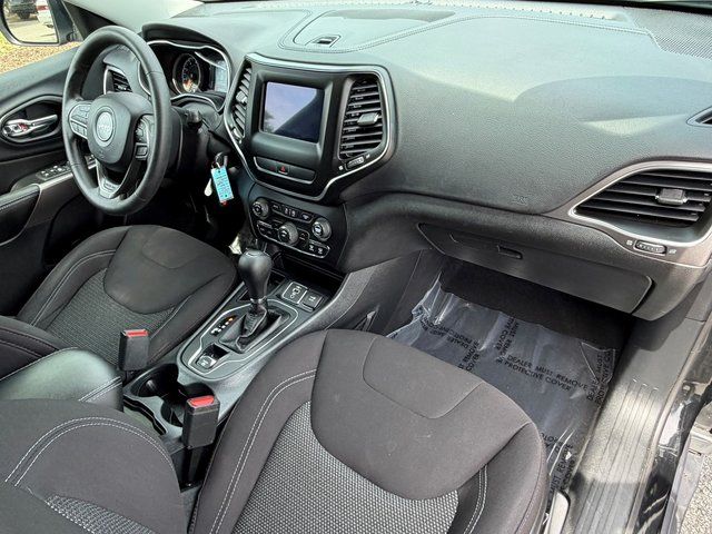 Used 2019 Diamond Black Jeep Latitude image 27