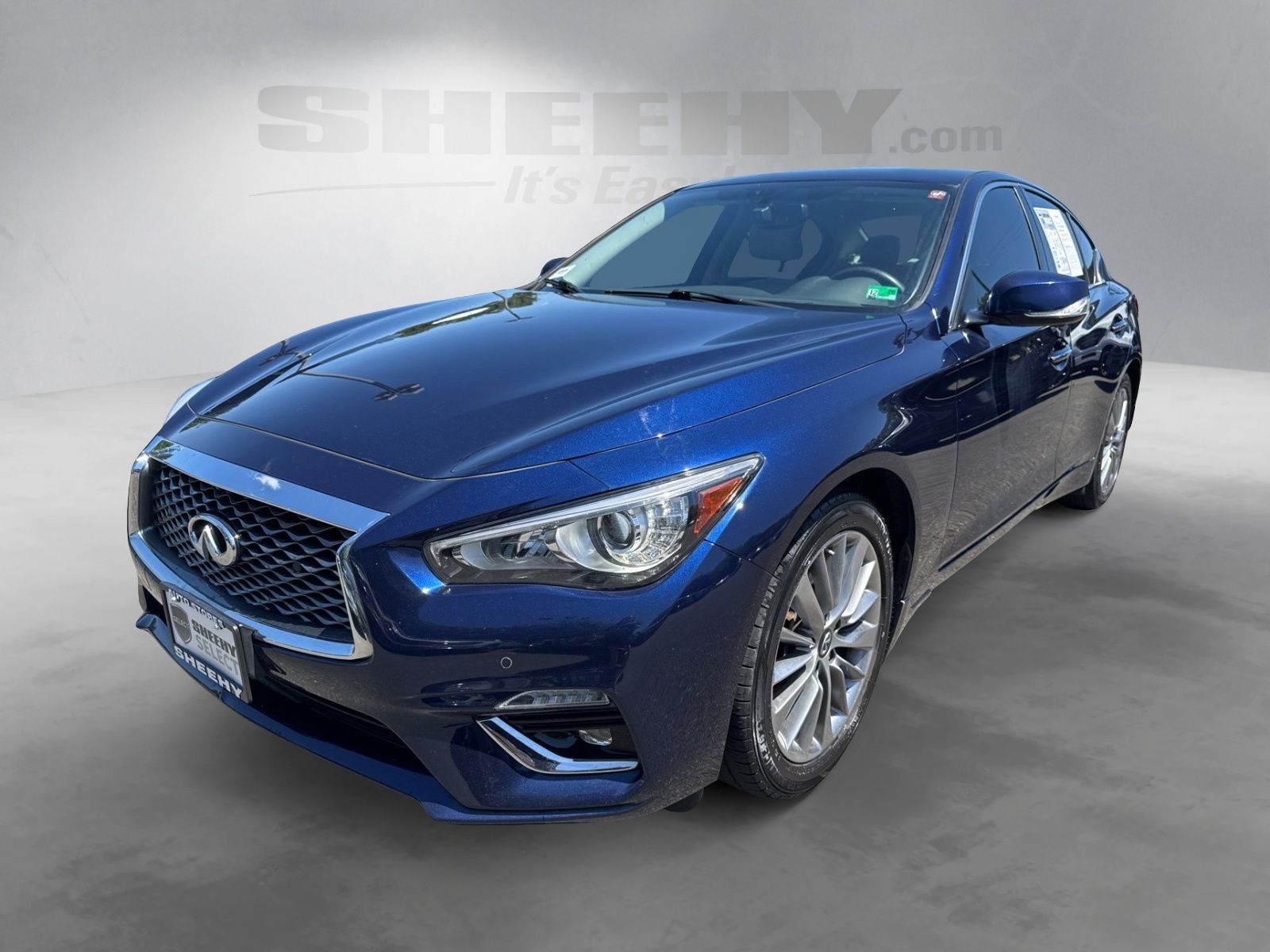 Used 2022 Grand Blue INFINITI LUXE image 17