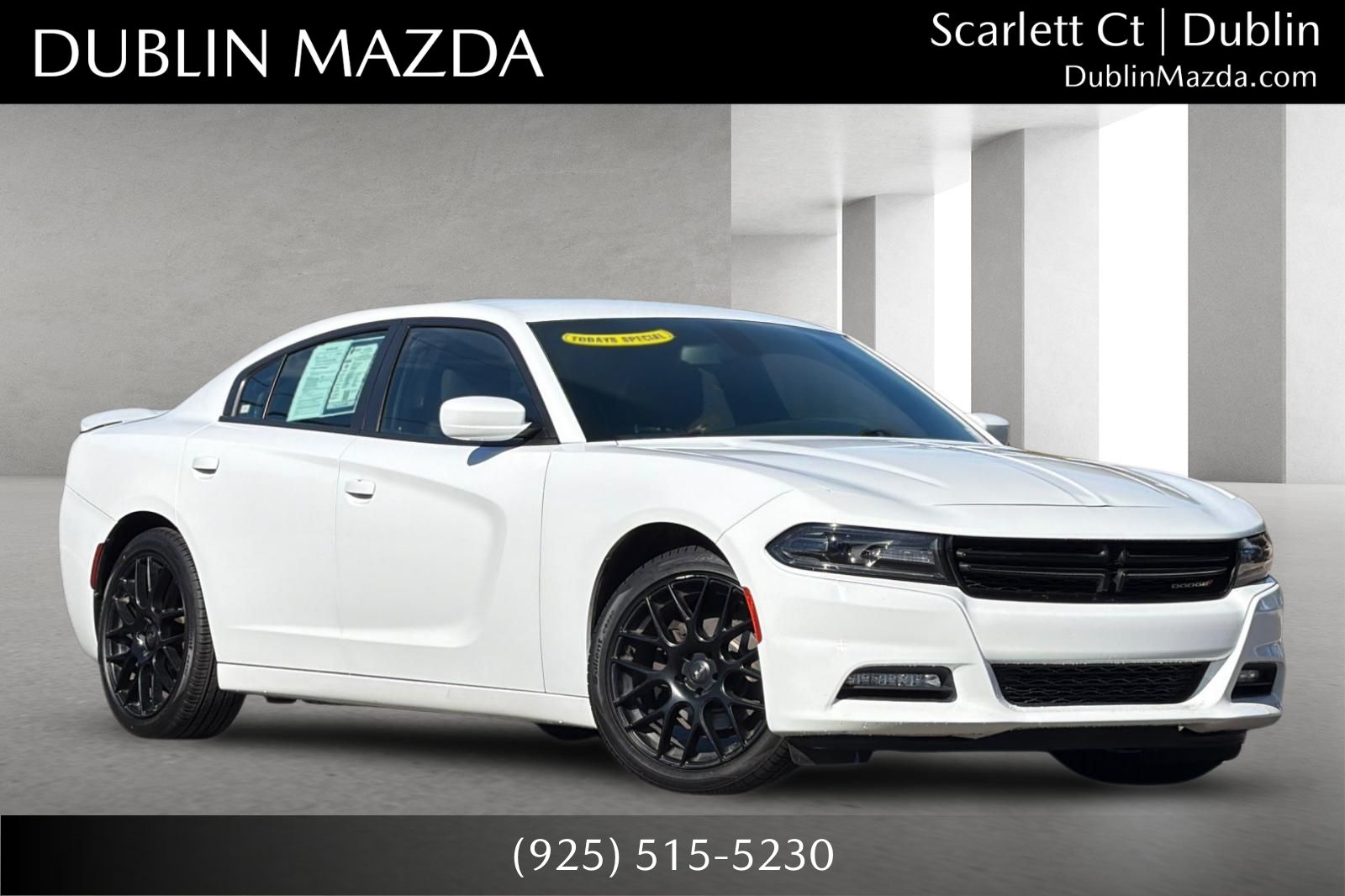 White Knuckle Clearcoat 2018 Dodge Charger Sedan Rear-Wheel Drive 8-Speed Automatic