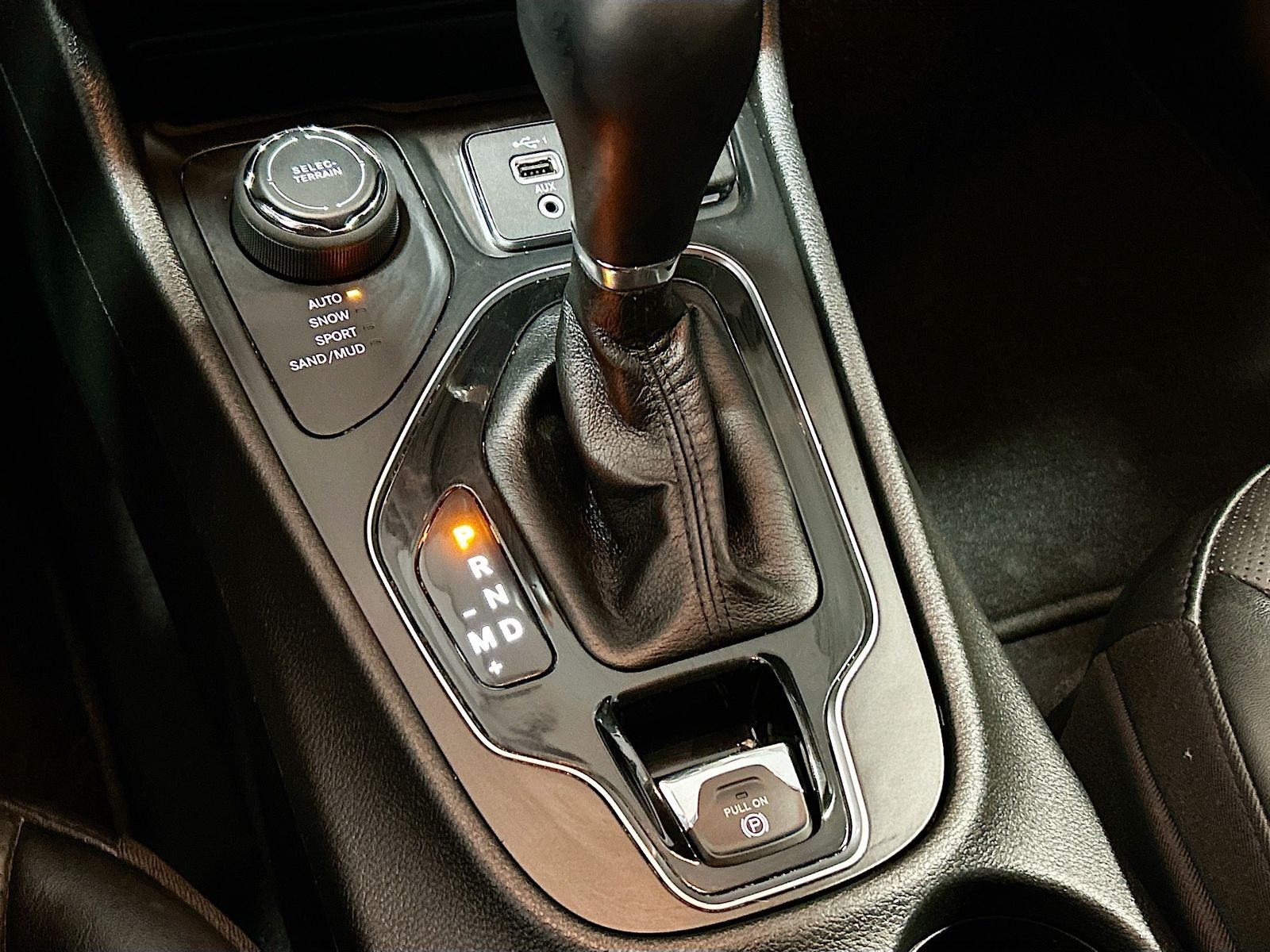 Used 2023 Gray Jeep Altitude image 17