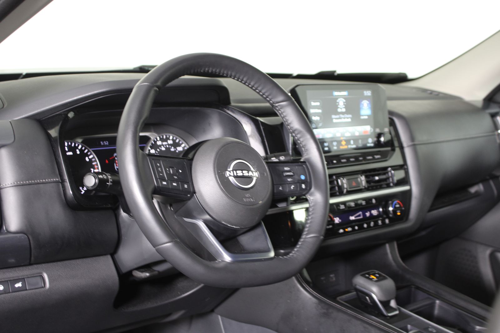 Used 2024 Silver Nissan SL image 11