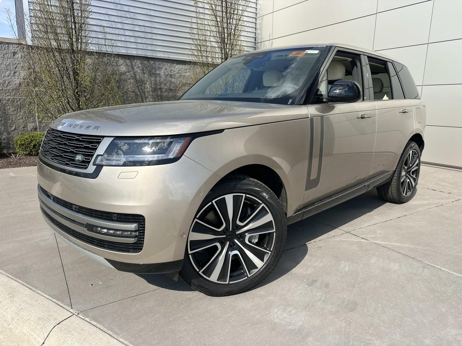 Gold 2026 Land Rover Range Rover P550e SE AWD SUV / Crossover All-Wheel Drive 8-Speed Automatic