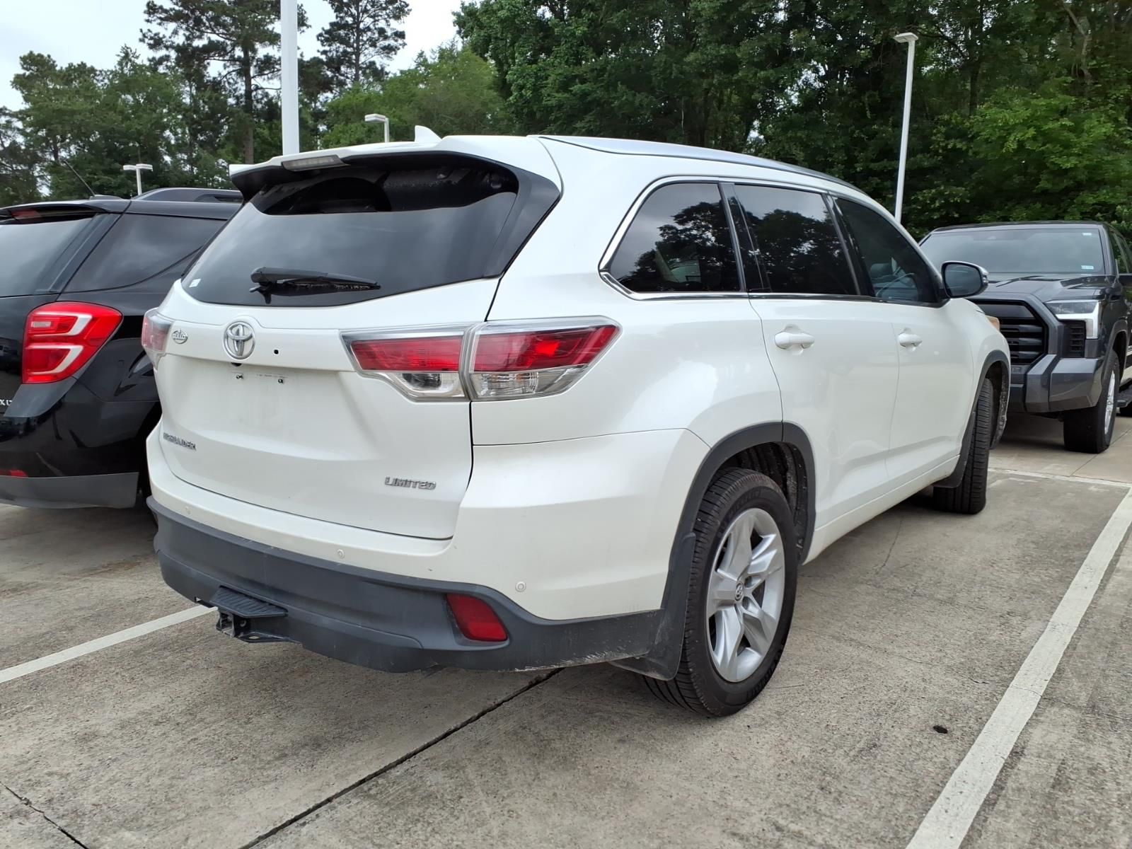 2016 Toyota Highlander Limited White at Community Honda