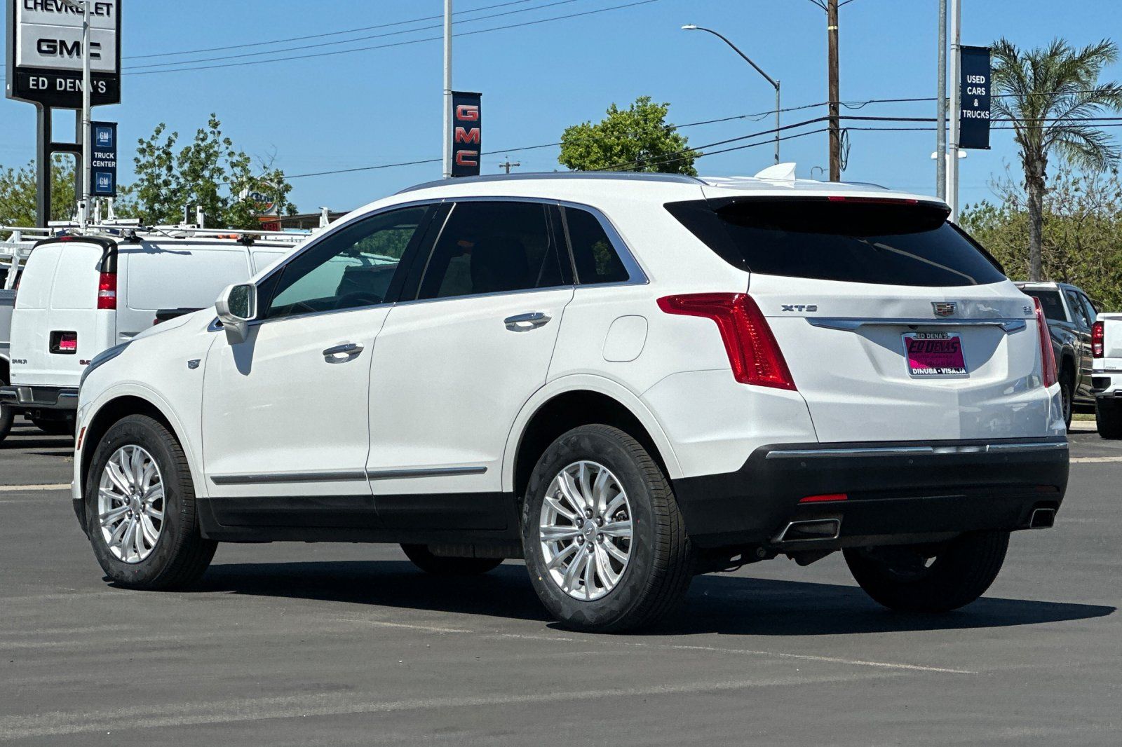 View vehicle photo 7