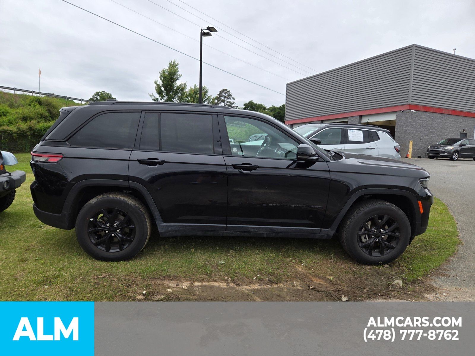 Used 2025 Black Jeep Altitude image 18