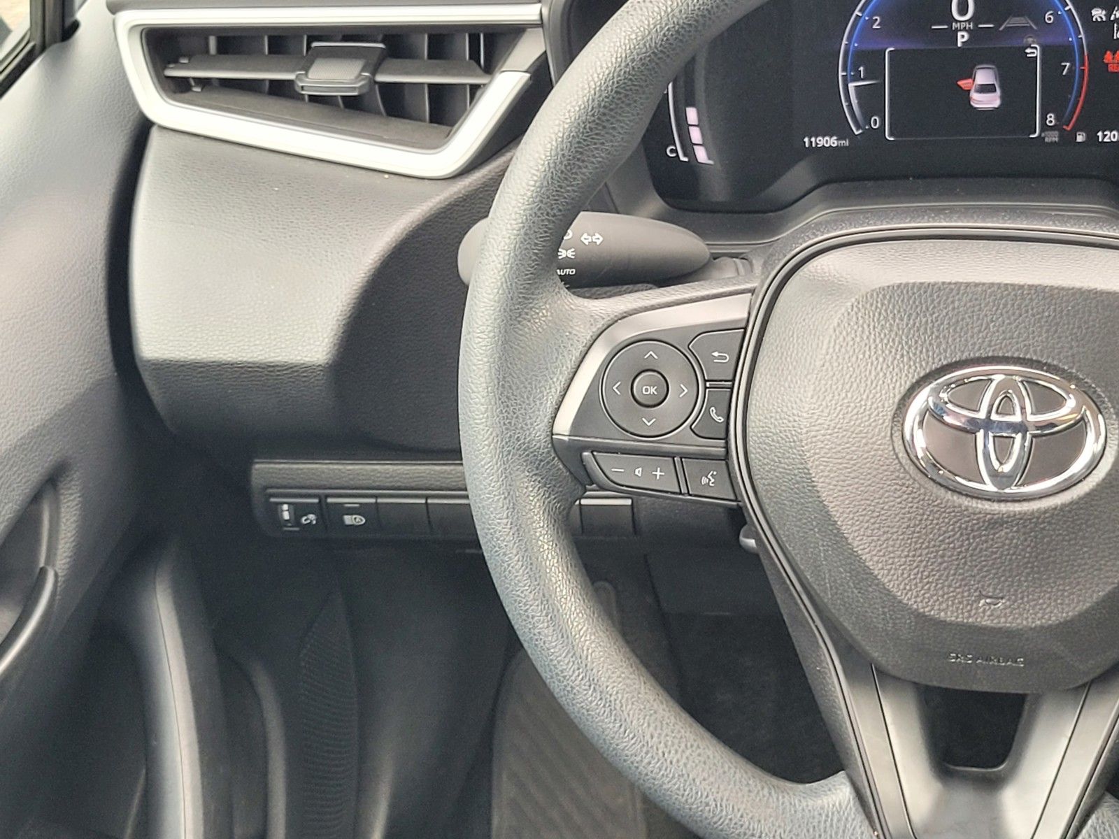 2026 Toyota Corolla LE - Photo 14