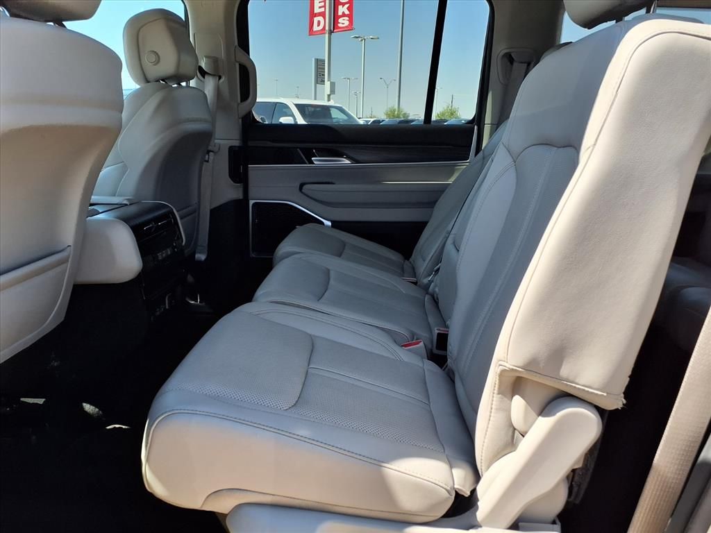2024 Jeep Wagoneer Series II Silver at River Oaks CDJR