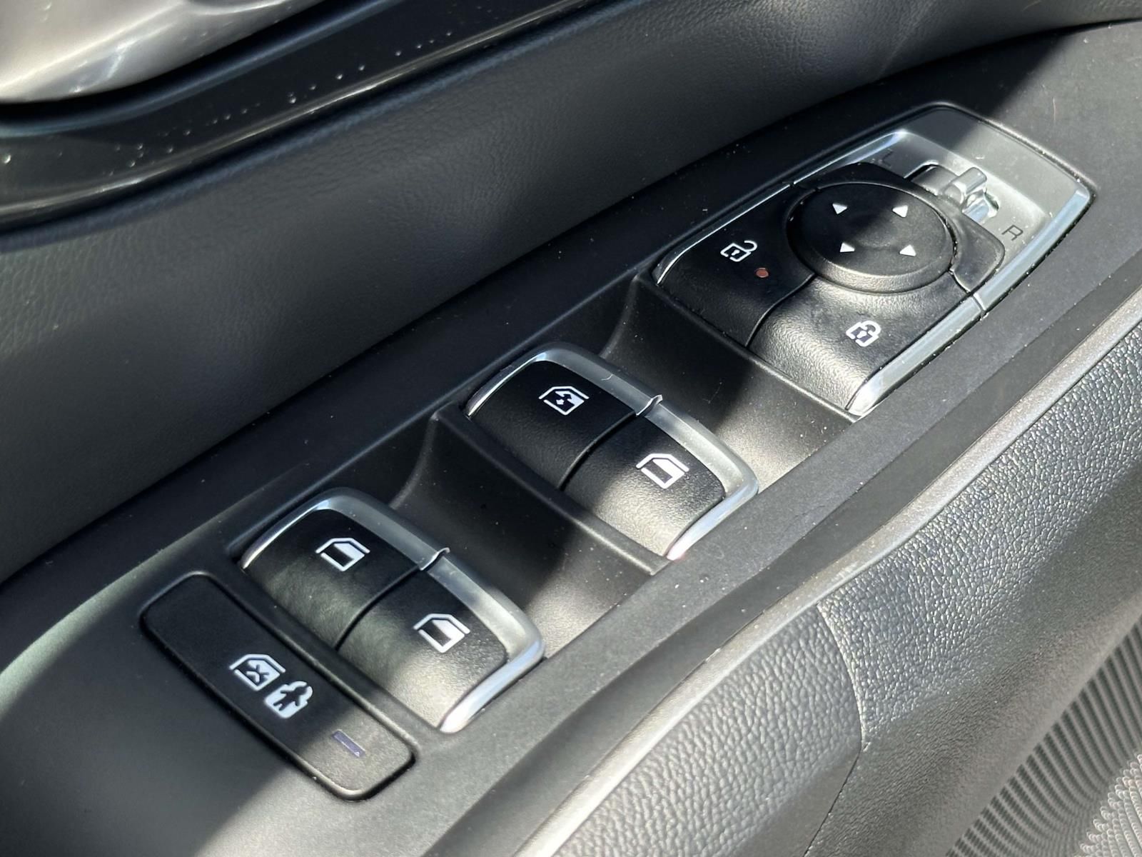 Used 2025  Kia EX image 23